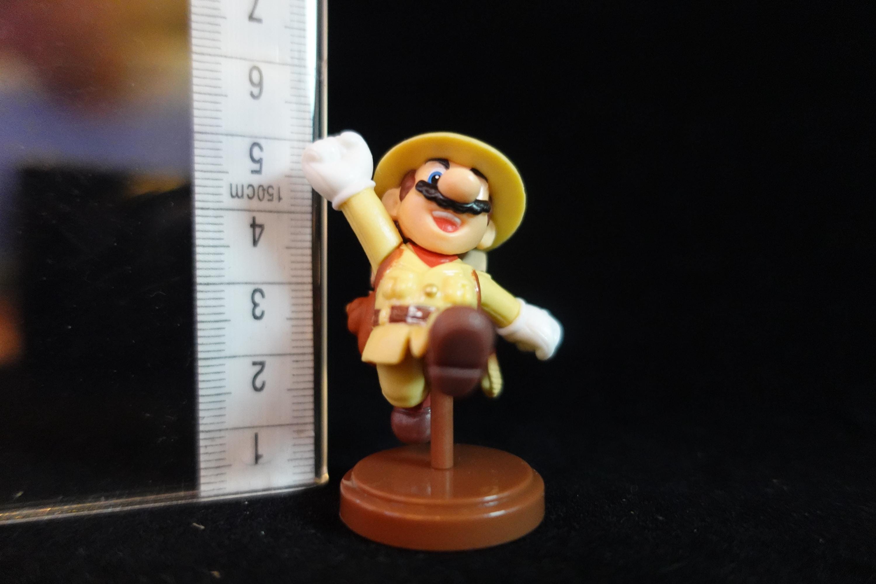Super Mario Odyssey 3 Figure Explorer Mario