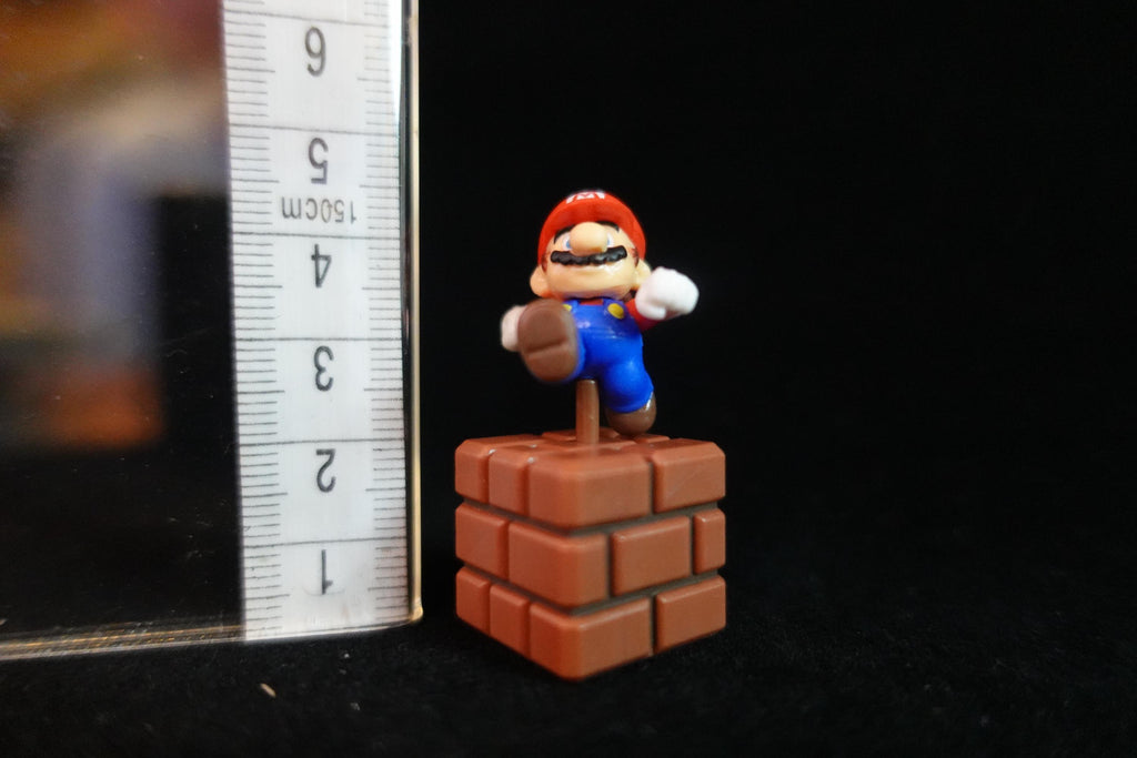 Super Mario 30th Anniversary Figure Mini Mario on the block