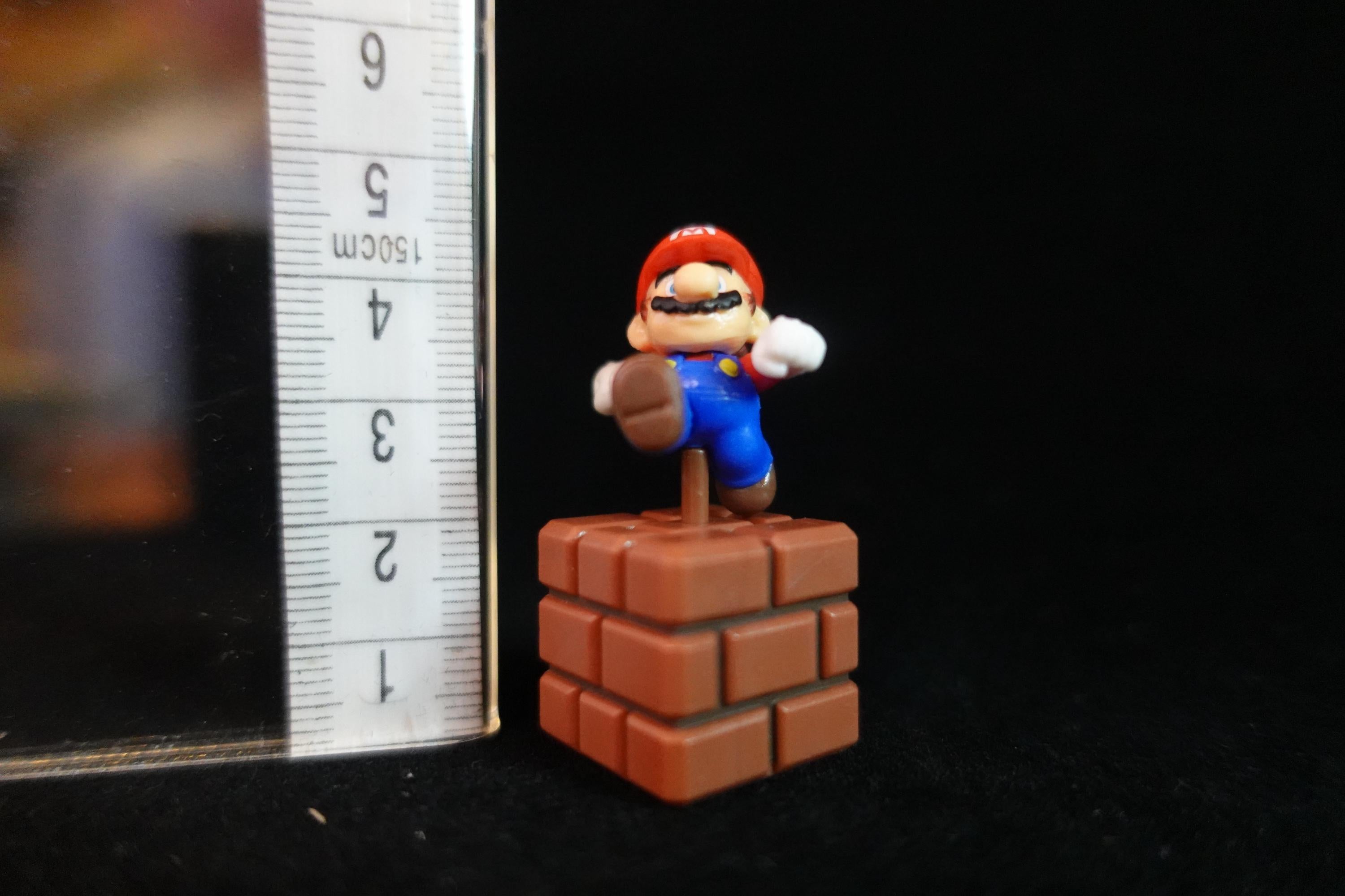 Super Mario 30th Anniversary Figure Mini Mario on the block