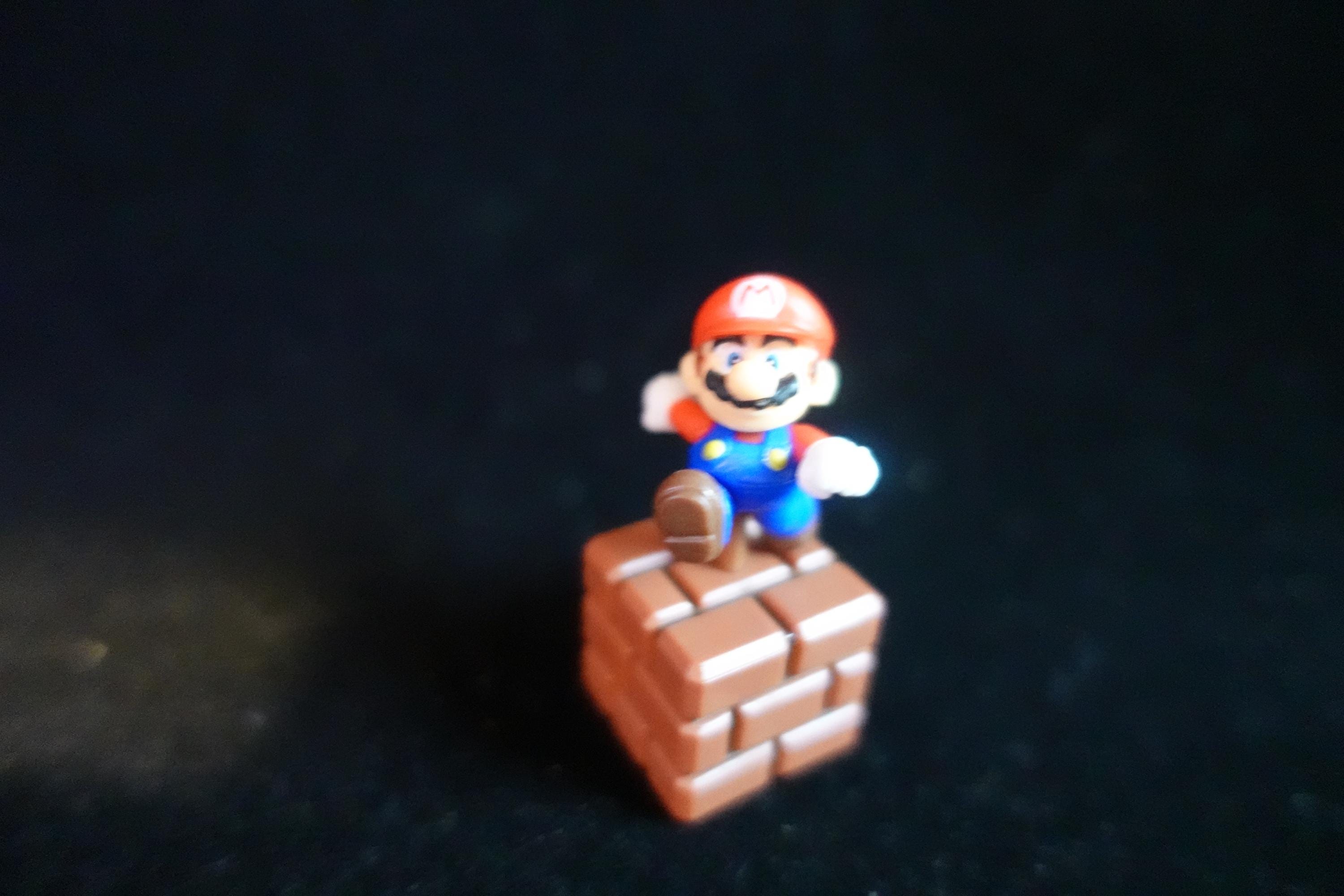 Super Mario 30th Anniversary Figure Mini Mario on the block