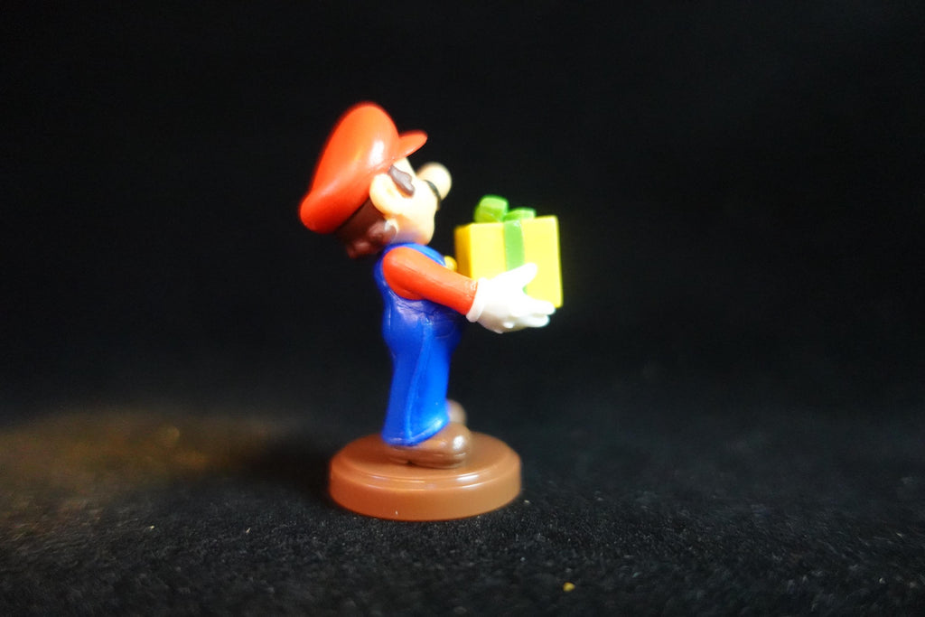 Super Mario 30th Anniversary Figure Mario & Present Green