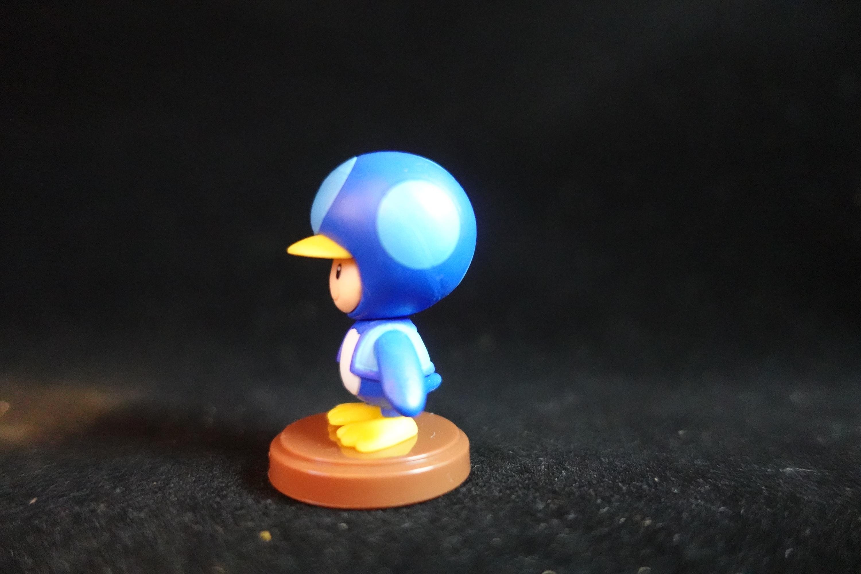New Super Mario Bros Wii 3 Figure Penguin Toad Blue