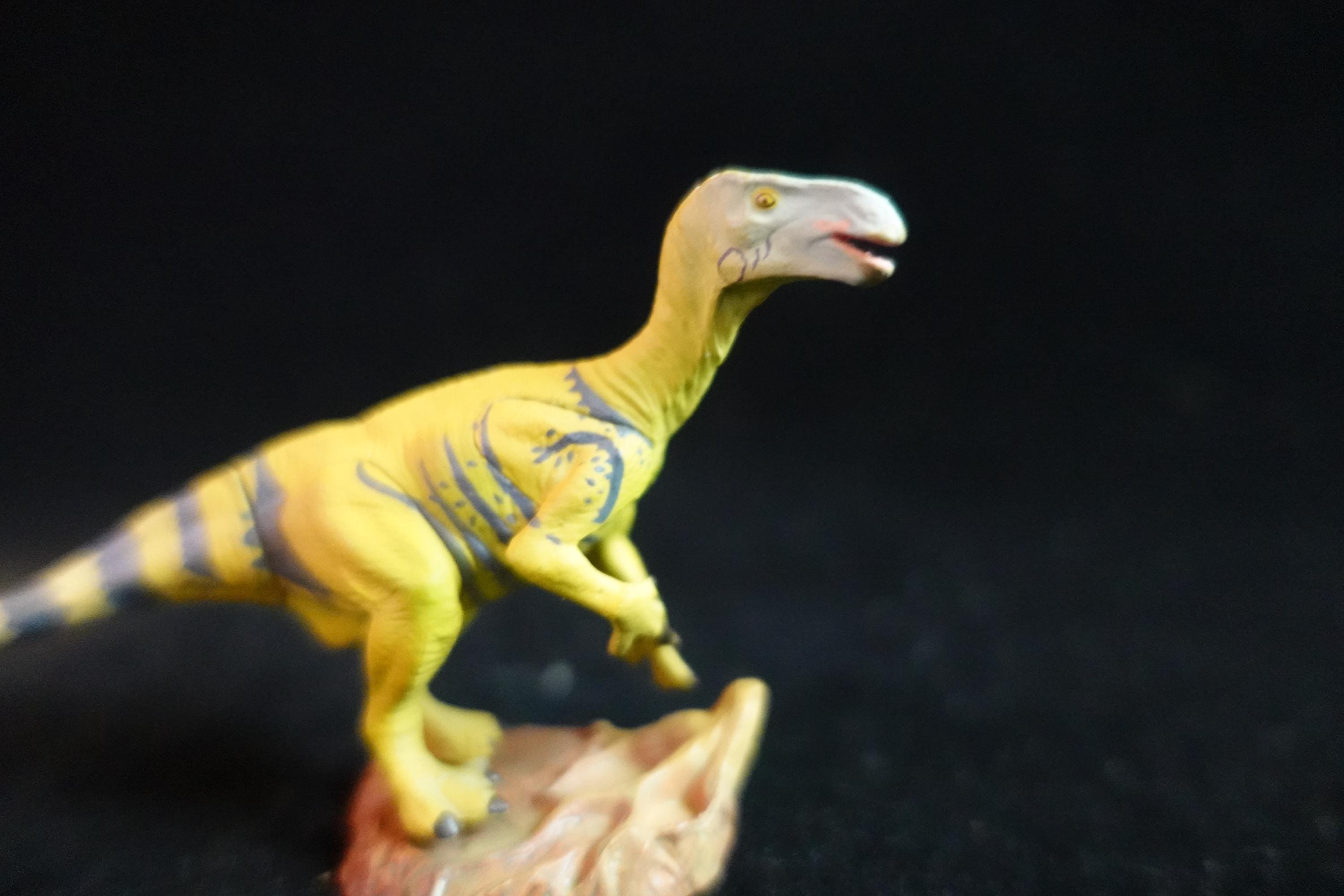 Kaiyodo Dinotales 6 Lawson Edition Iguanodon A