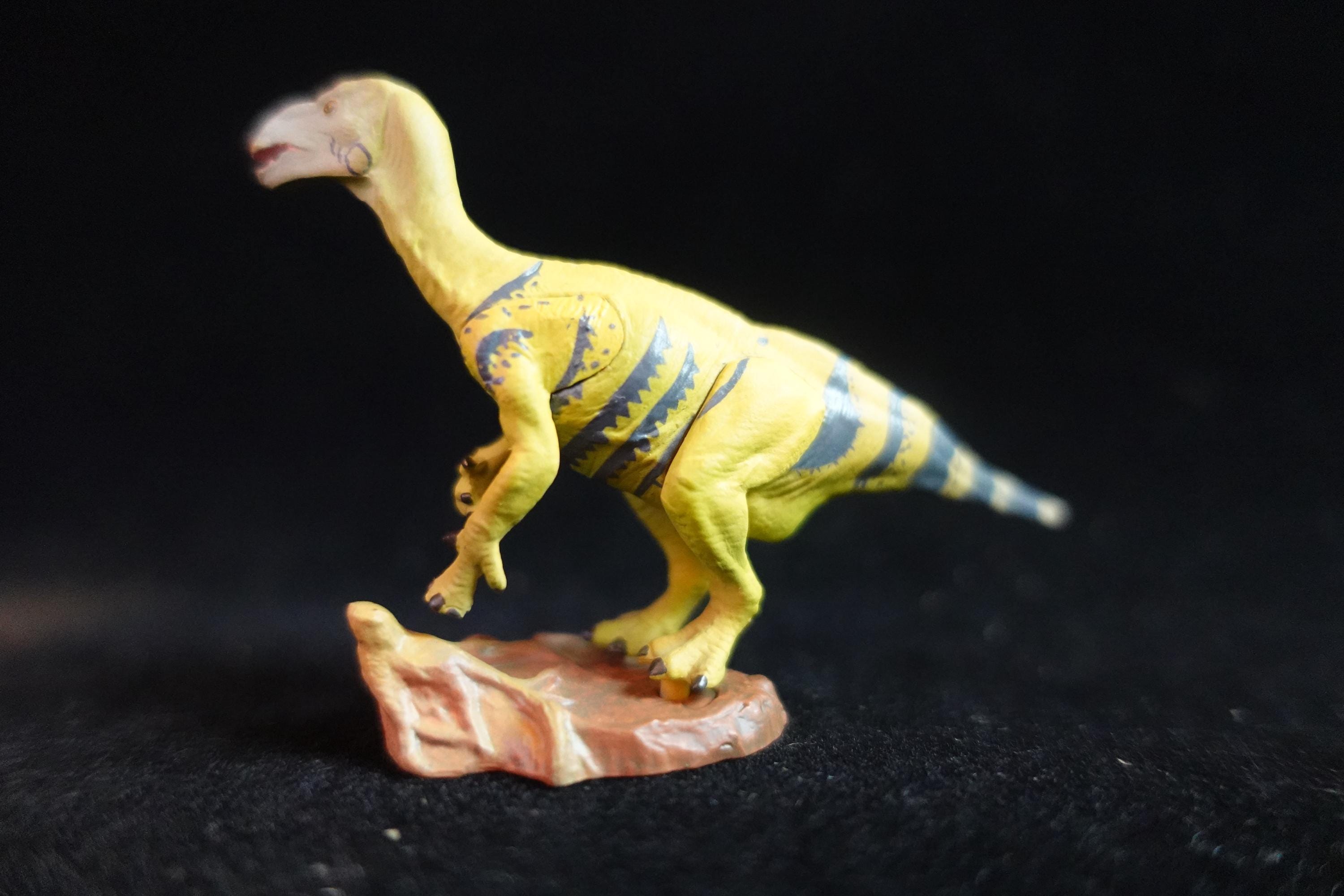 Kaiyodo Dinotales 6 Lawson Edition Iguanodon A
