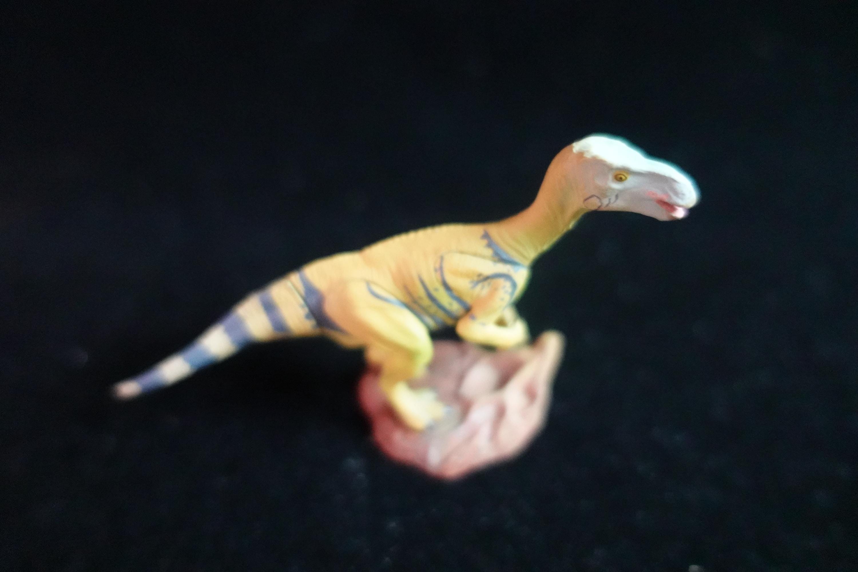 Kaiyodo Dinotales 6 Lawson Edition Iguanodon A