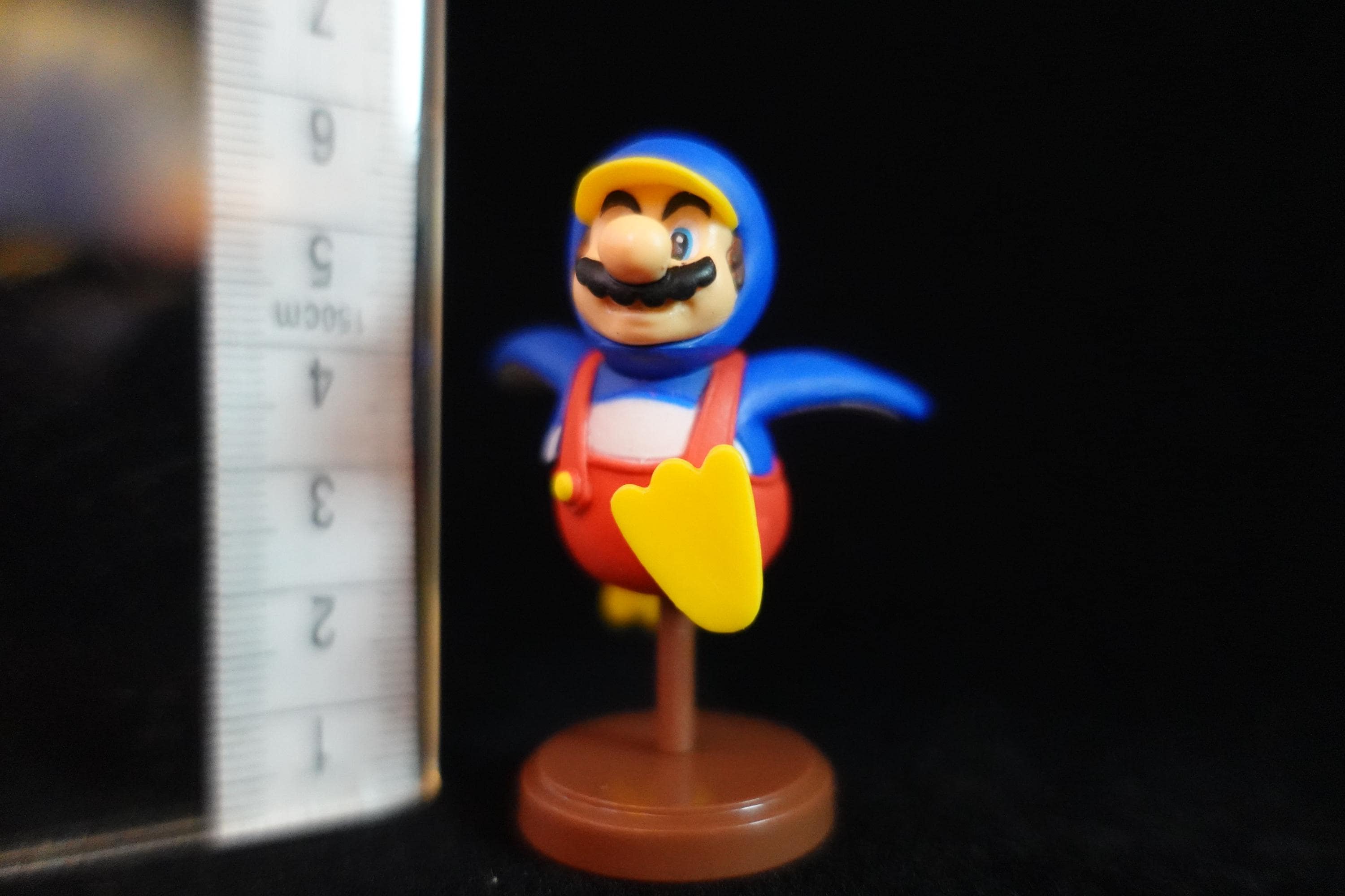 Super Mario Bros Figure Penguin Mario Furuta