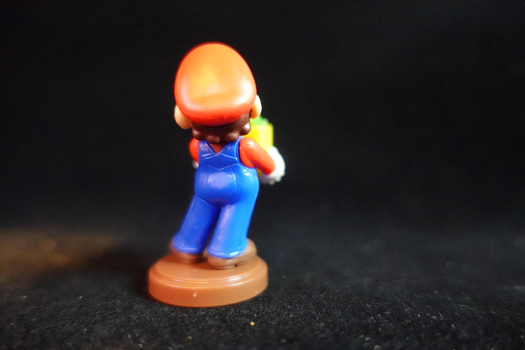 Super Mario 30th Anniversary Figure Mario & Present Green