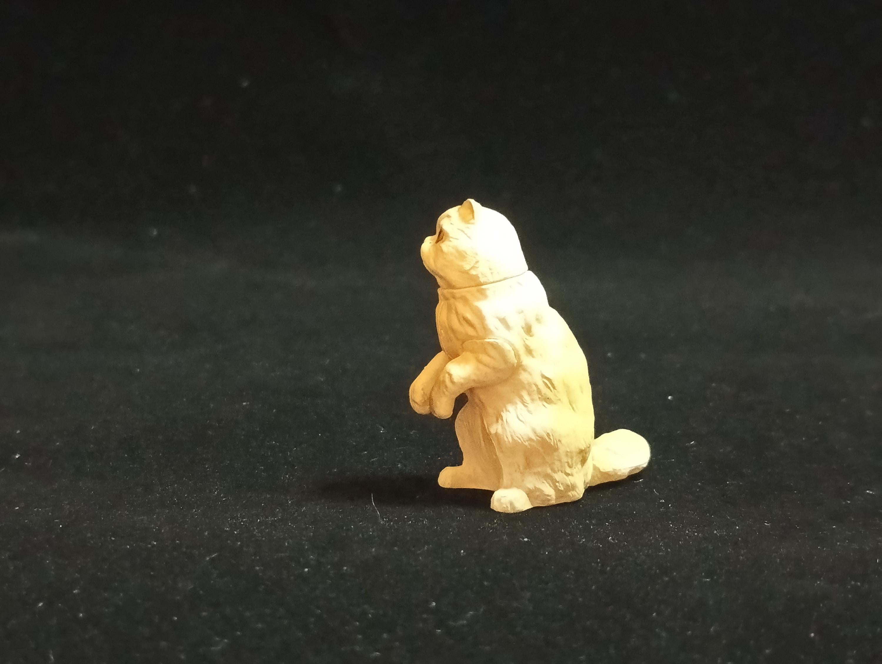 Miniature Persian cat Figurine - Furuta