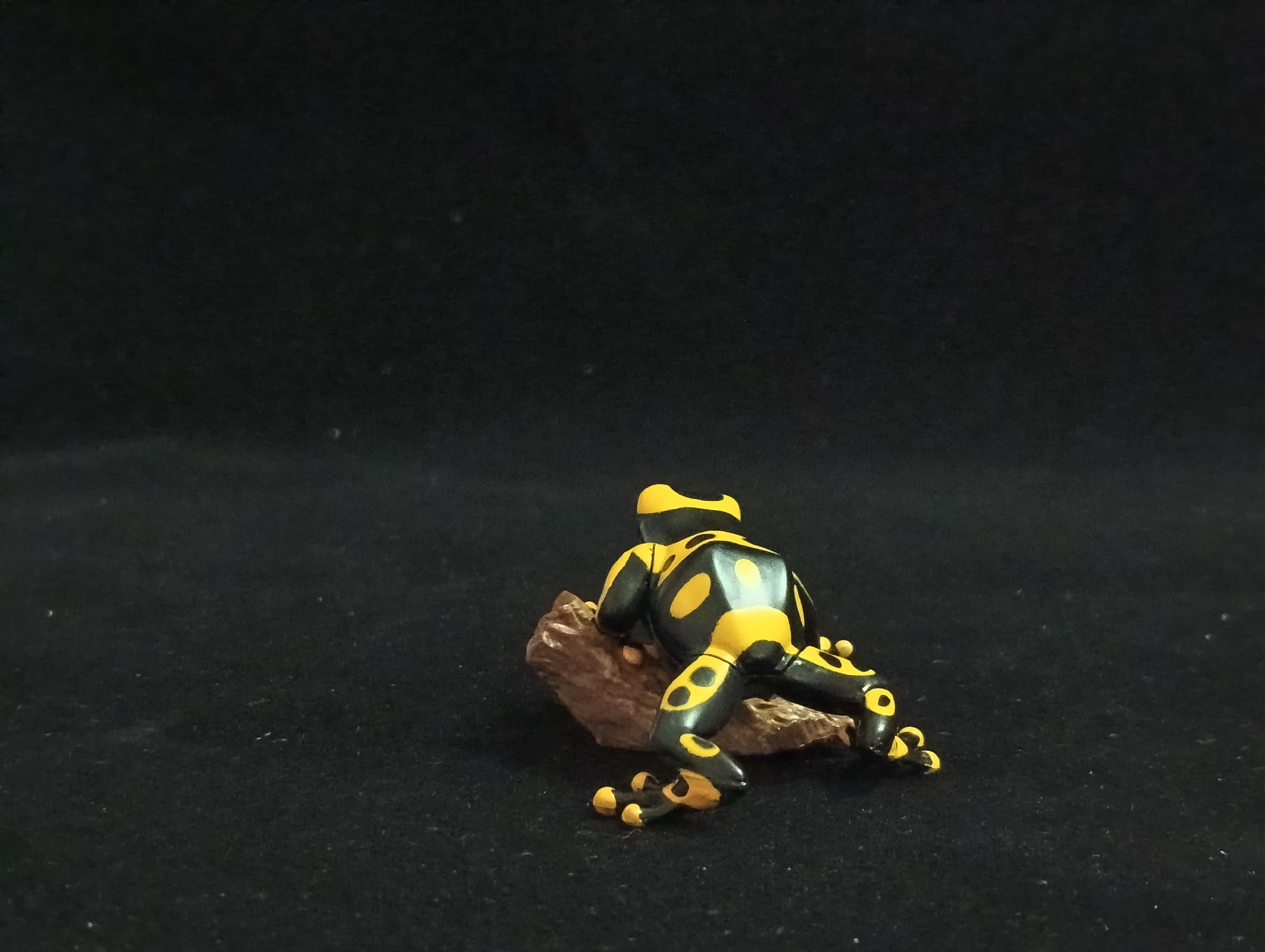 Miniature Poison Dart Frog Figurine - Furuta