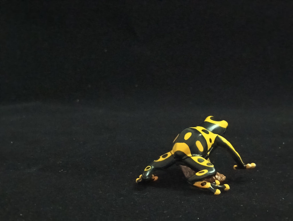 Miniature Poison Dart Frog Figurine - Furuta
