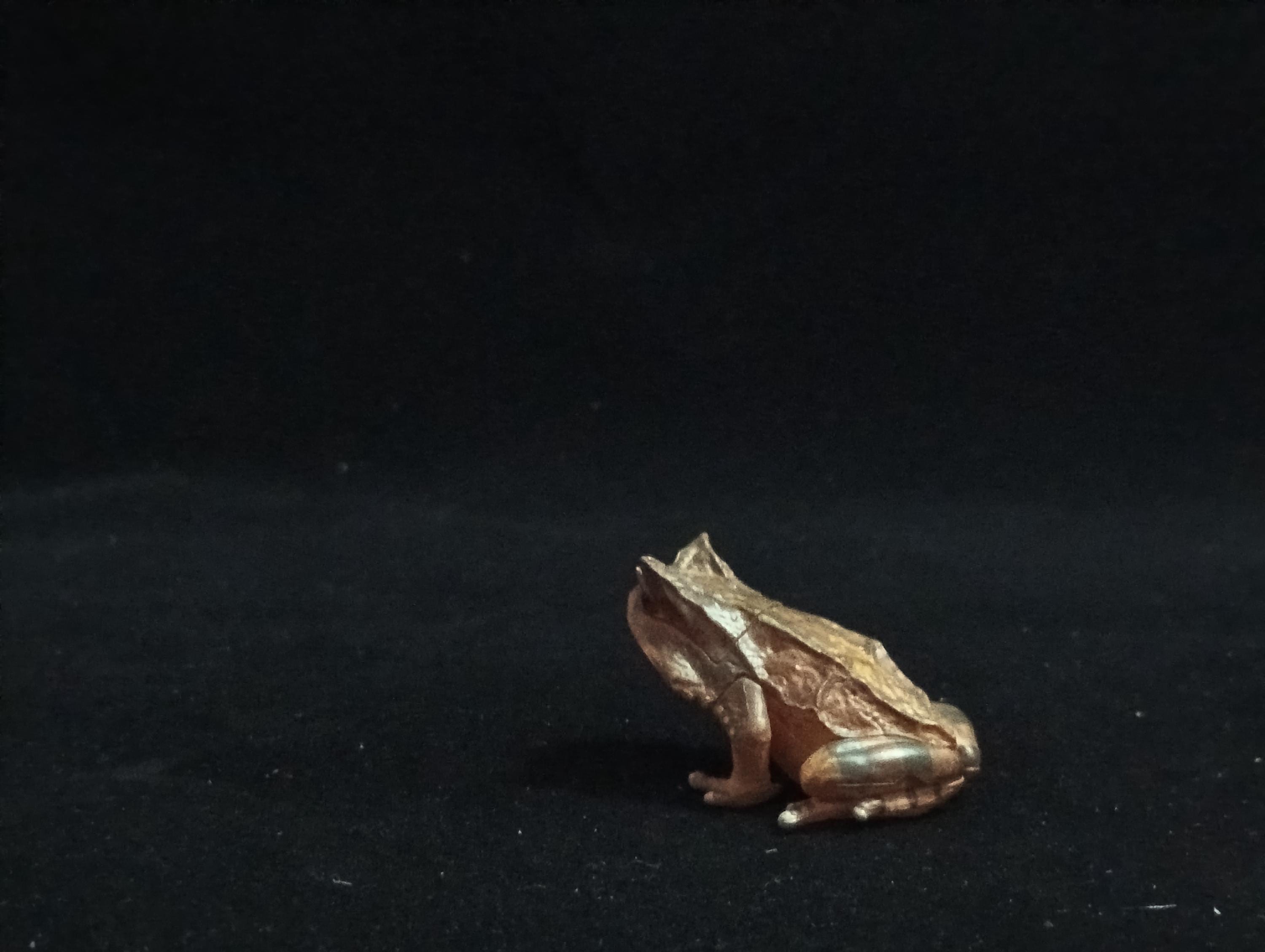 Miniature Three-horned frog Figurine - Furuta