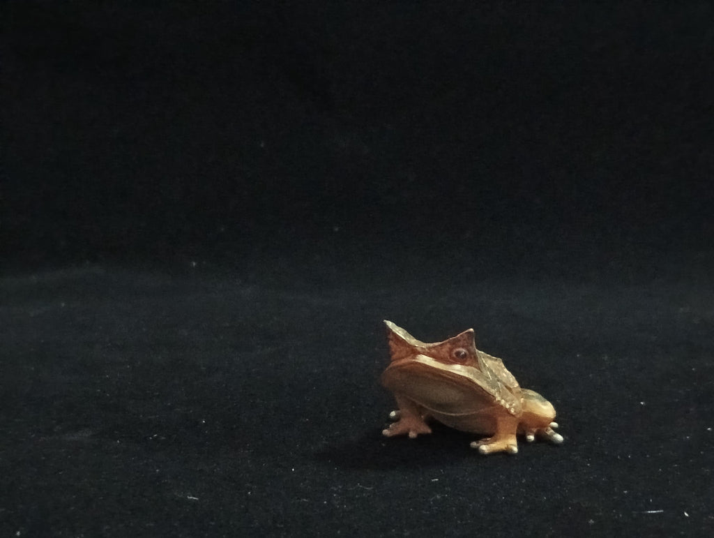 Miniature Three-horned frog Figurine - Furuta