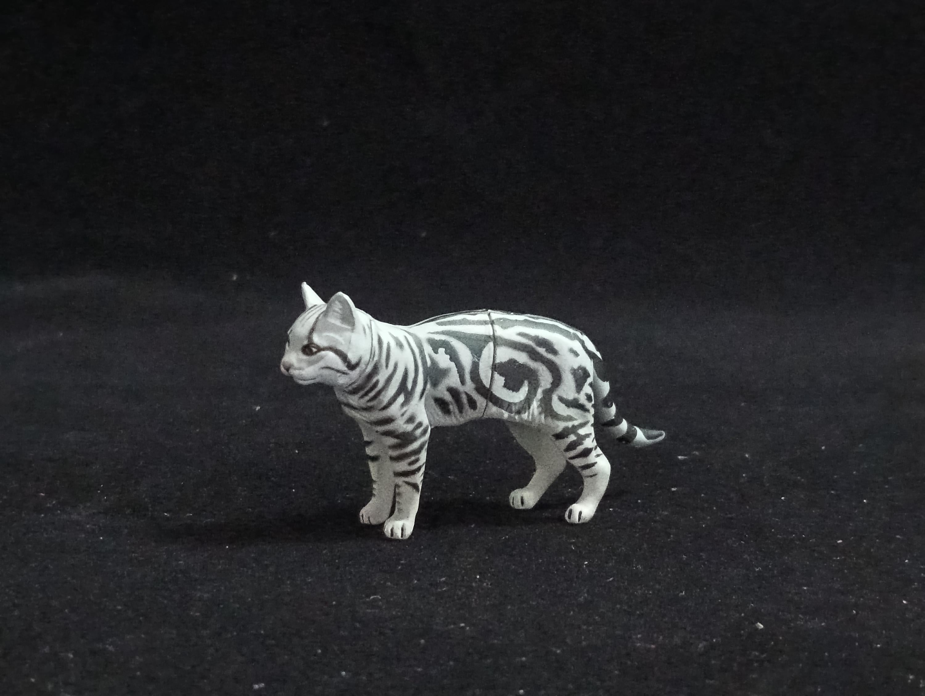 Miniature American Shorthair cat Figurine - Furuta