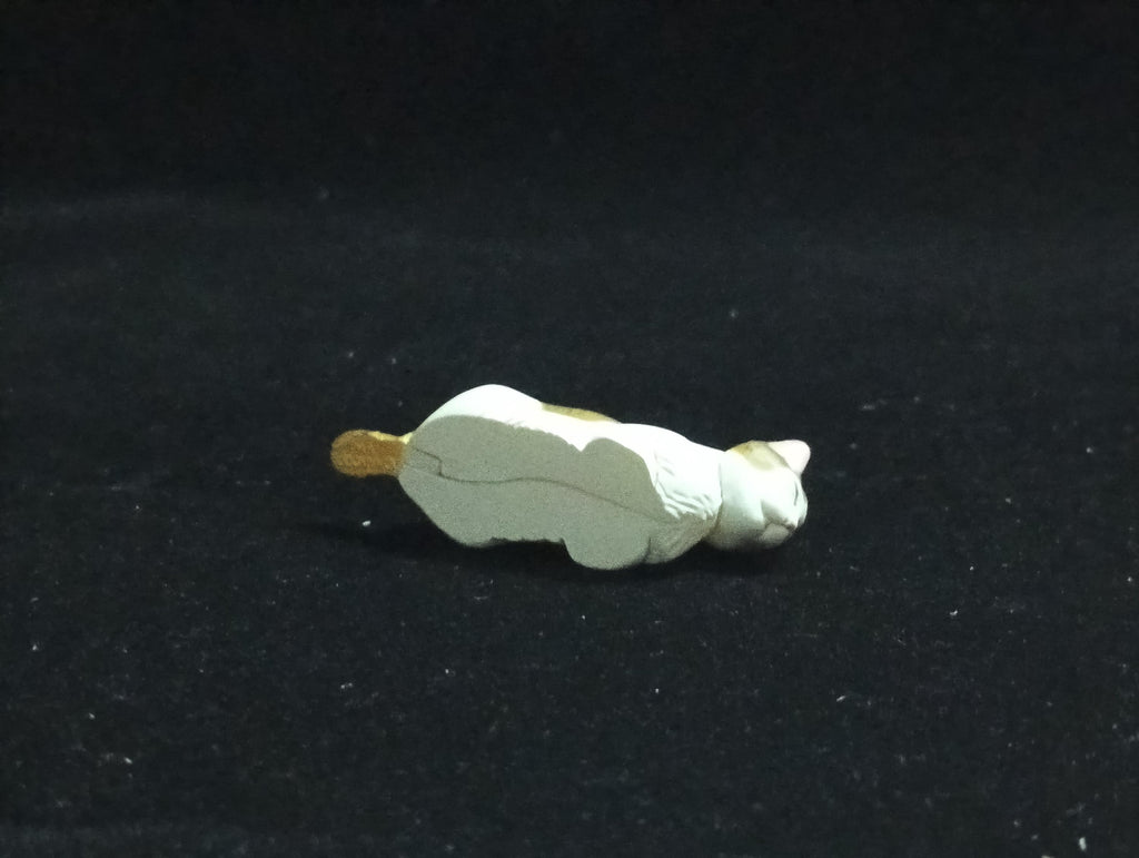 Miniature Japnese Cat(Brown-White) Figurine - Furuta