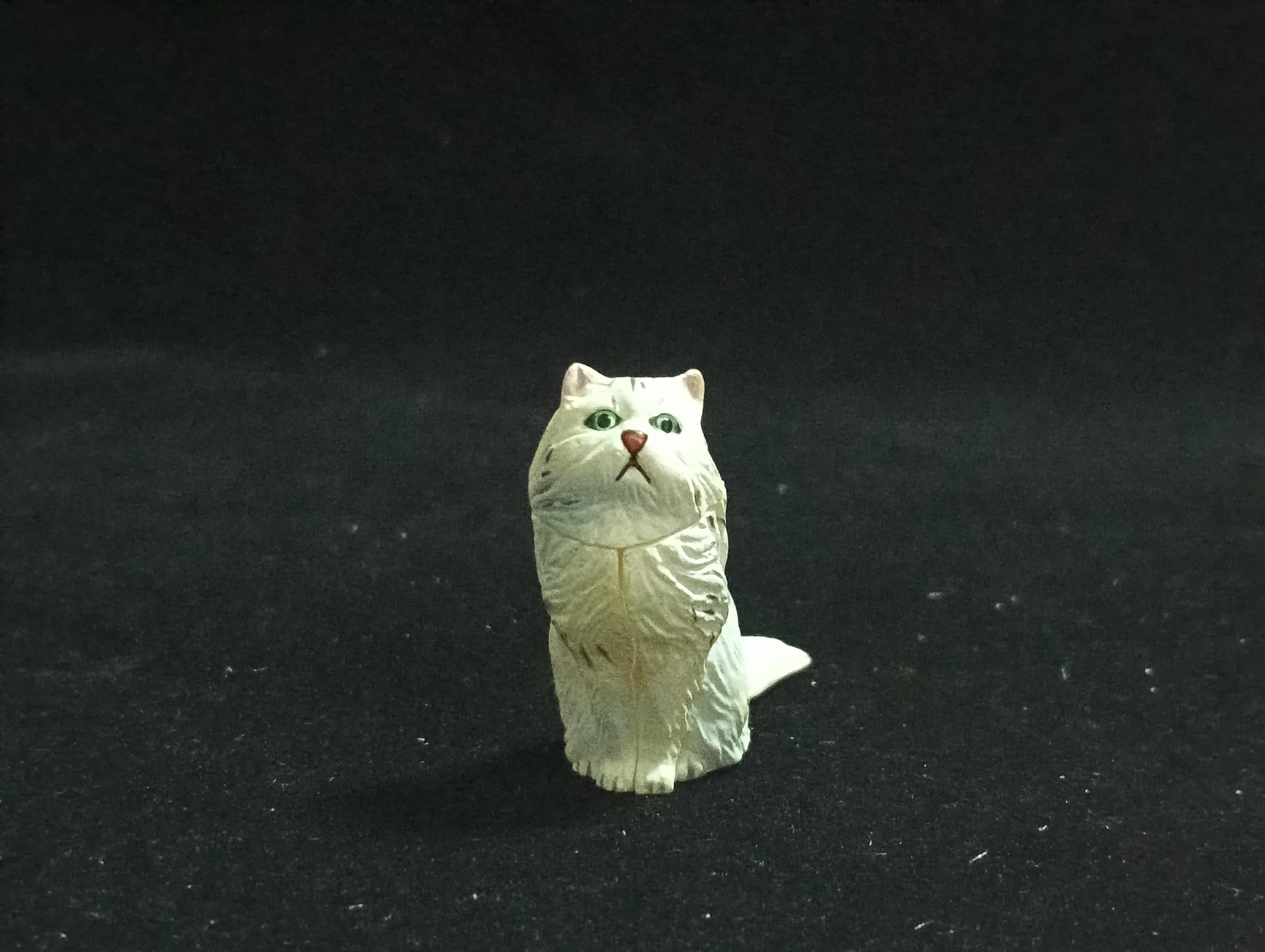 Miniature Persian Cat(White) Figurine - Furuta