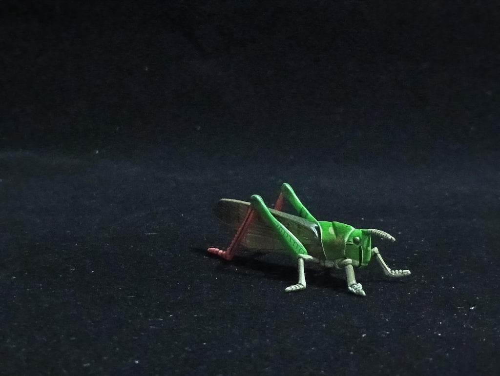 Miniature Migratory Locust Figurine - Furuta