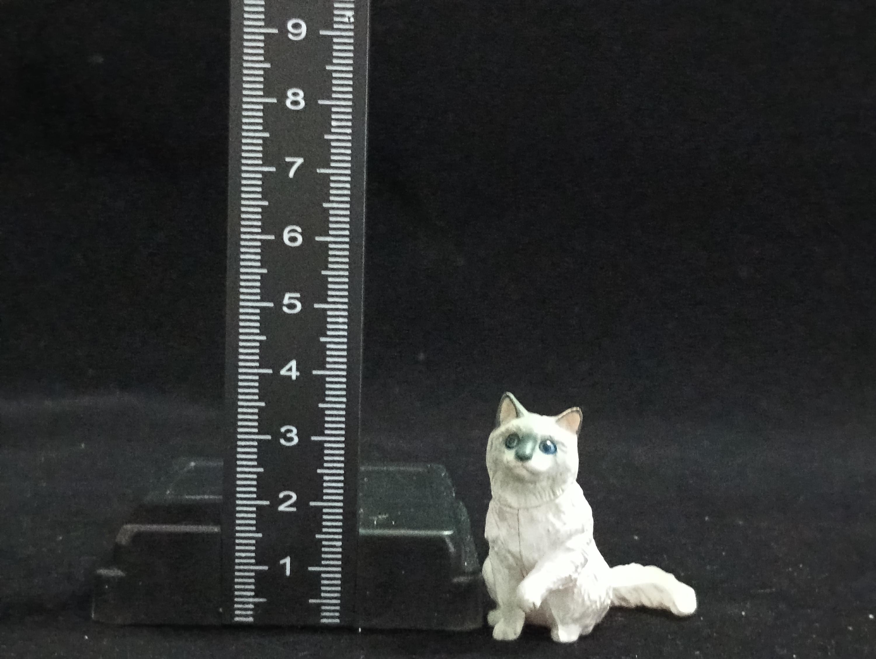 Miniature Seal Point Bicolor(White) Figurine - Furuta