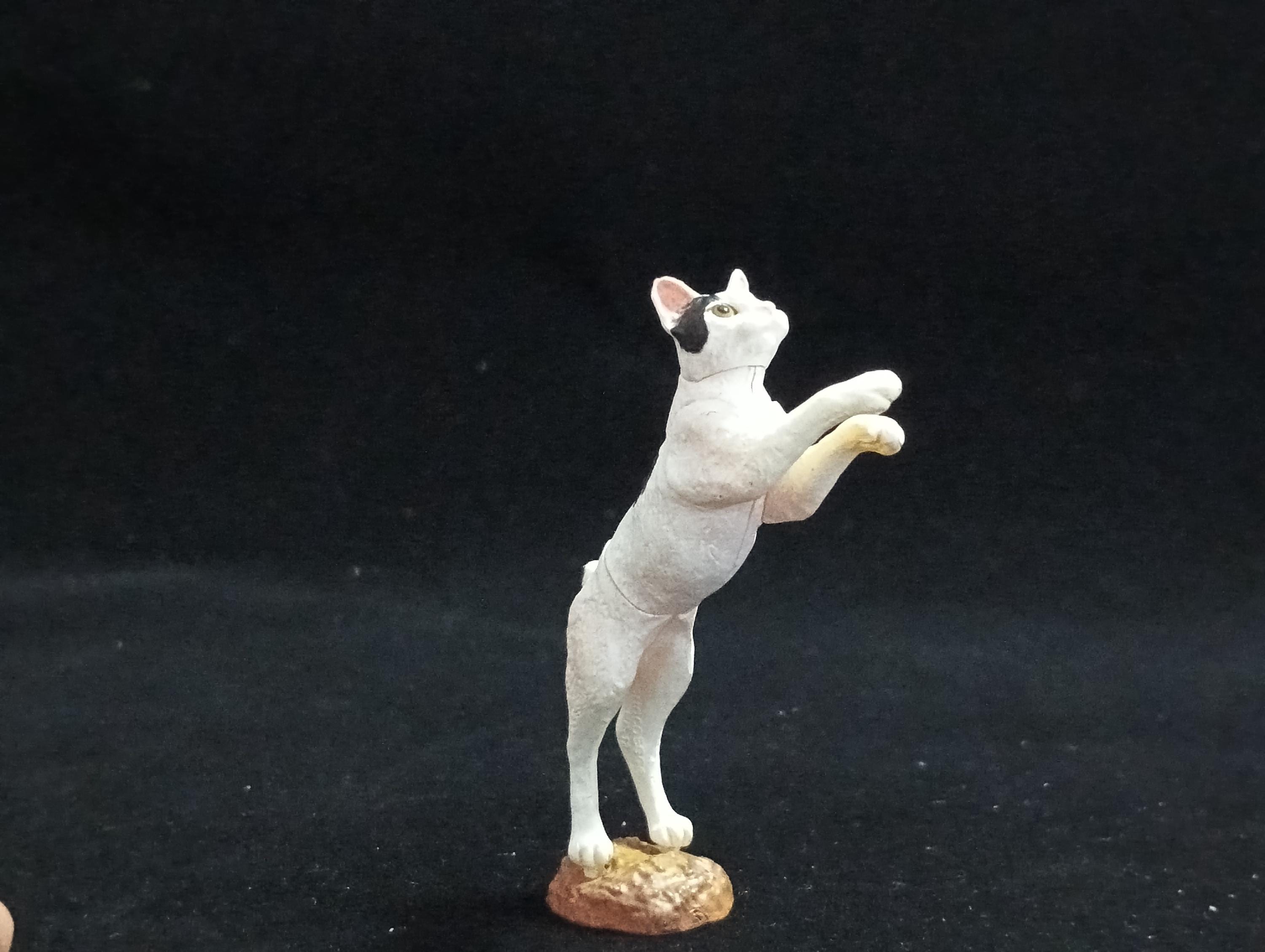 Miniature Japanese Cat  Figurine - Furuta