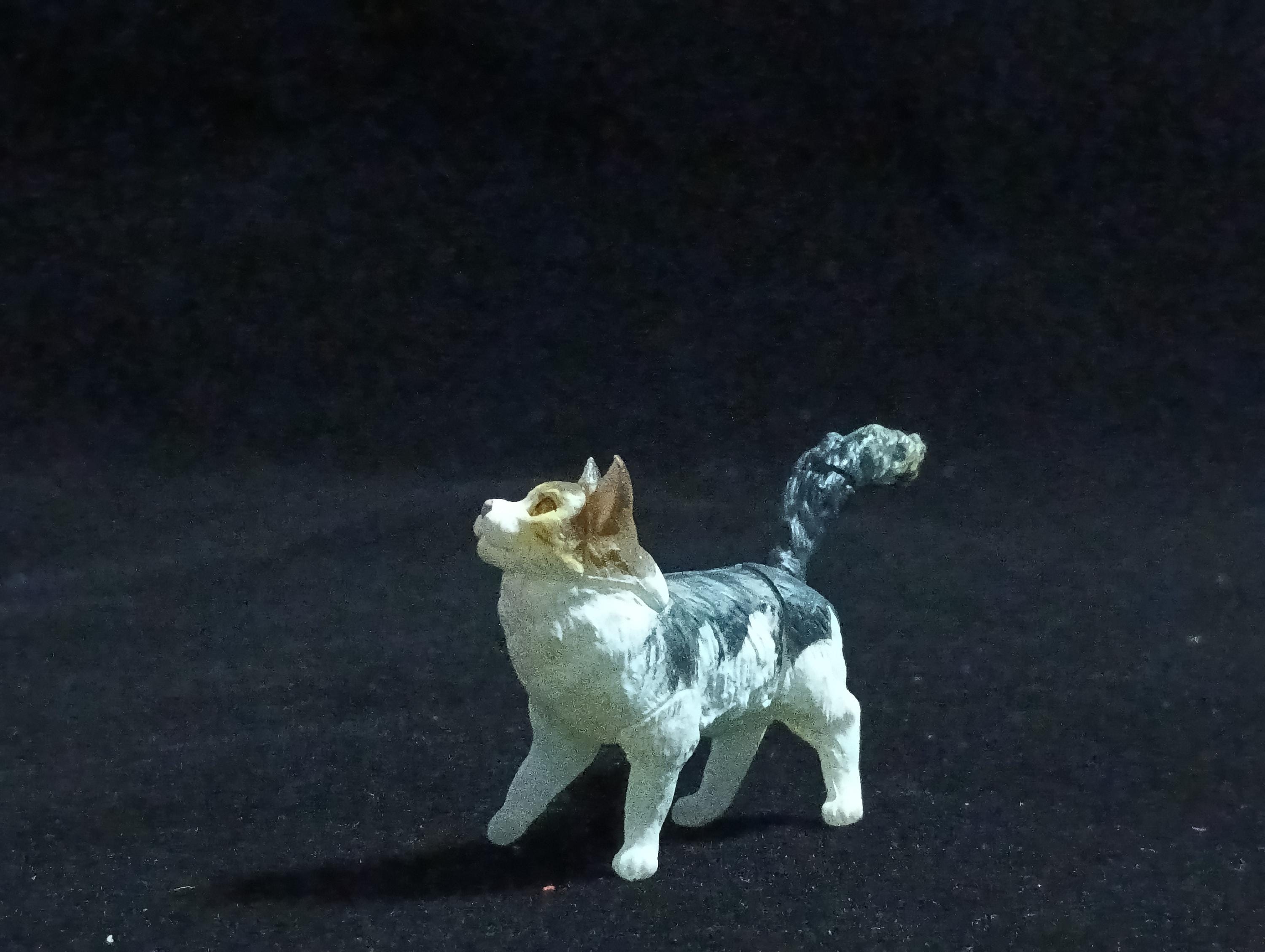 Miniature Maine Coon (White & Black) Figurine - Furuta