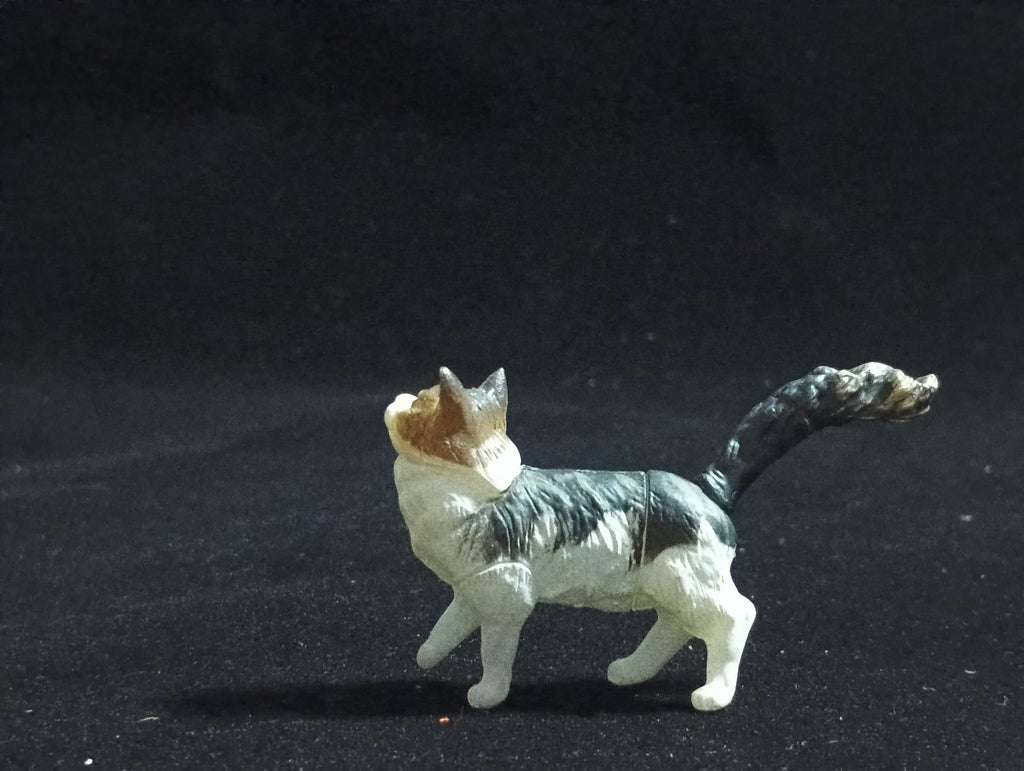 Miniature Maine Coon (White & Black) Figurine - Furuta