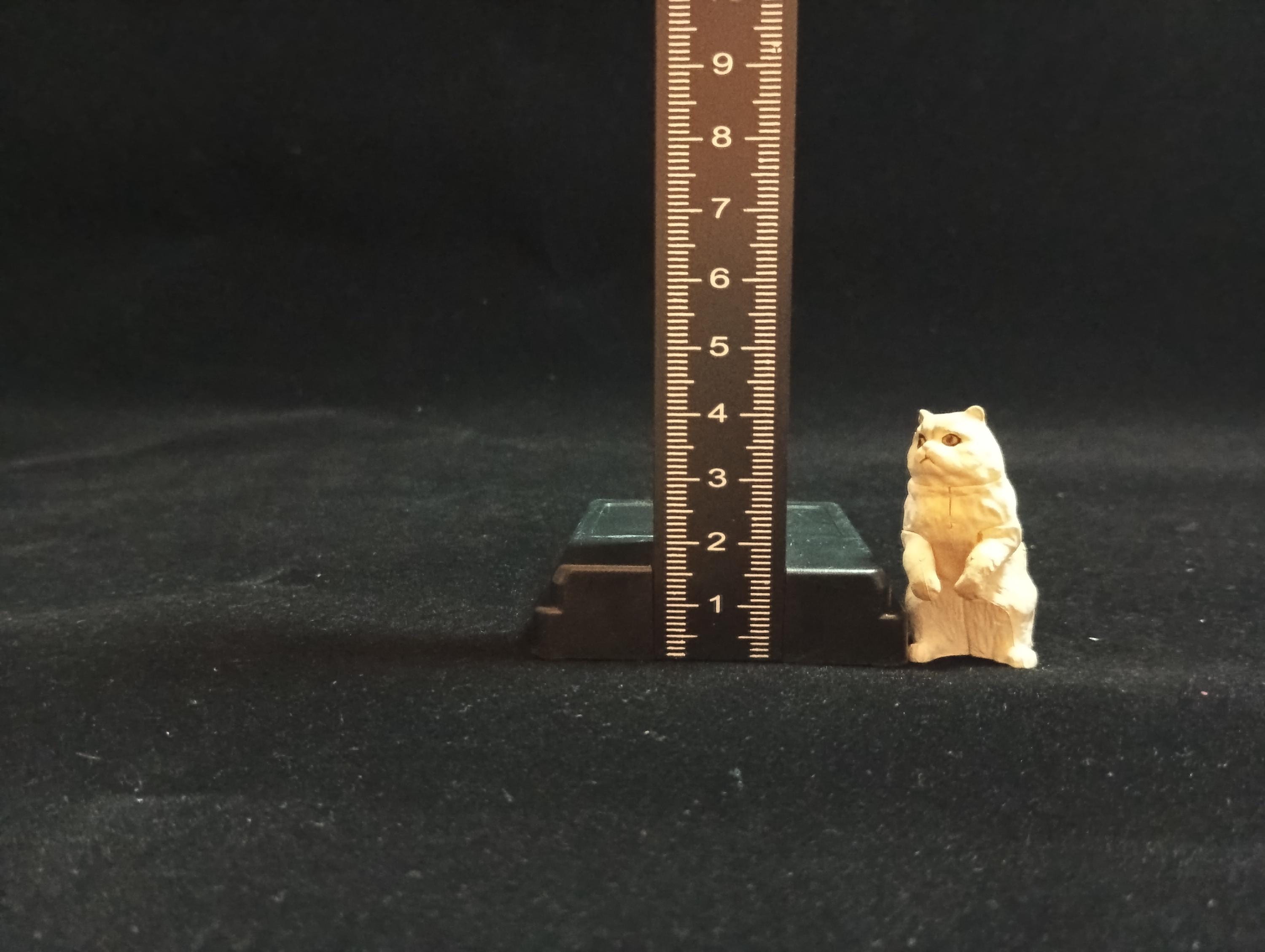 Miniature Persian cat Figurine - Furuta