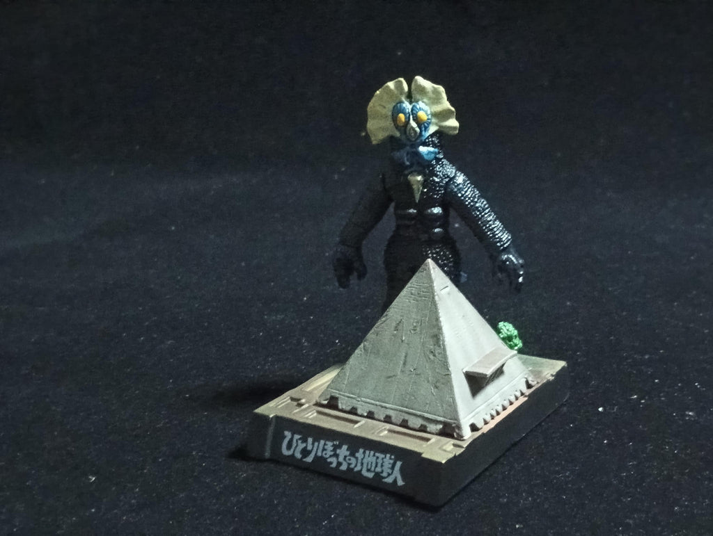 Ultra Kaiju Monster Directory - Lonely Earthlings Alien Prote Ultra Seven Figure Bandai