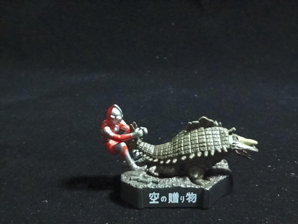 Ultra Kaiju Monster Directory - Ultraman VS Skydon (Sky Gift ) Monster Figure Bandai