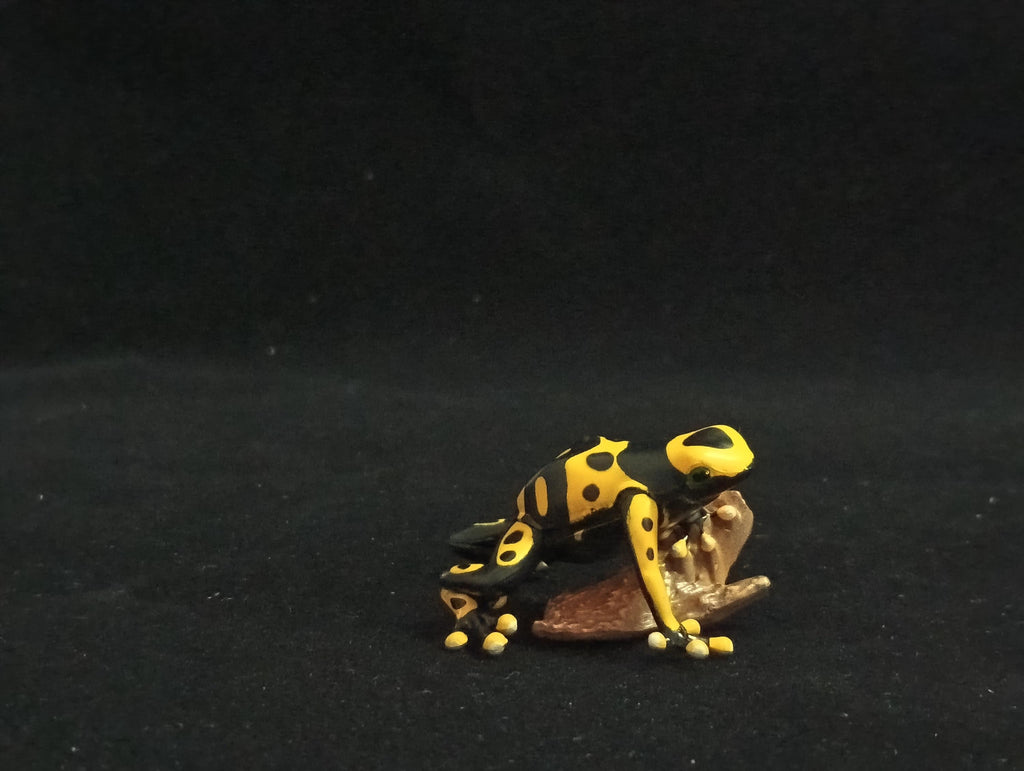 Miniature Poison Dart Frog Figurine - Furuta