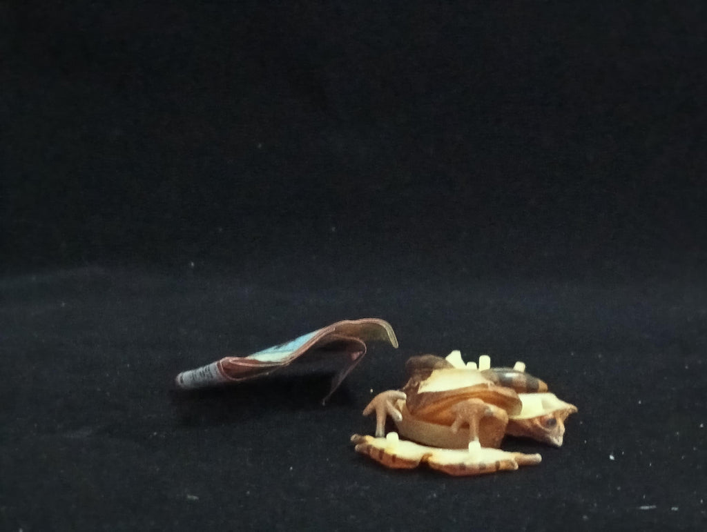 Miniature Three-horned frog Figurine - Furuta