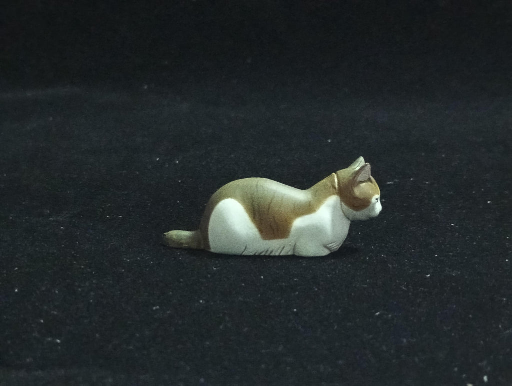 Miniature Japnese Cat(Brown-White) Figurine - Furuta