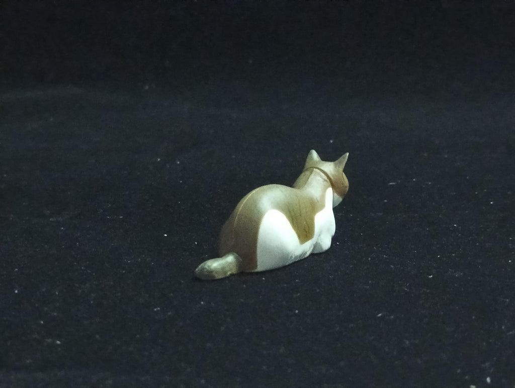 Miniature Japnese Cat(Brown-White) Figurine - Furuta