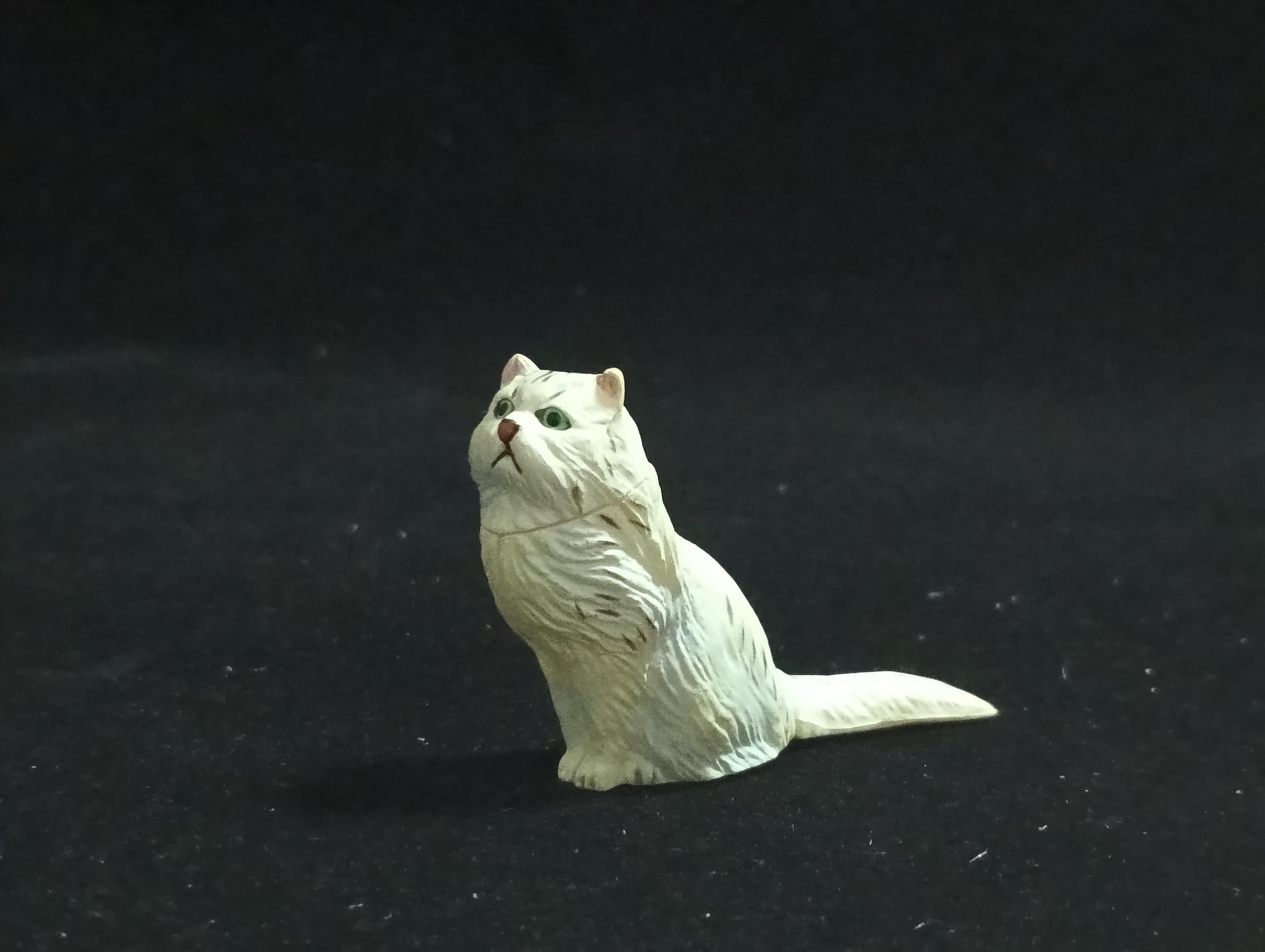 Miniature Persian Cat(White) Figurine - Furuta