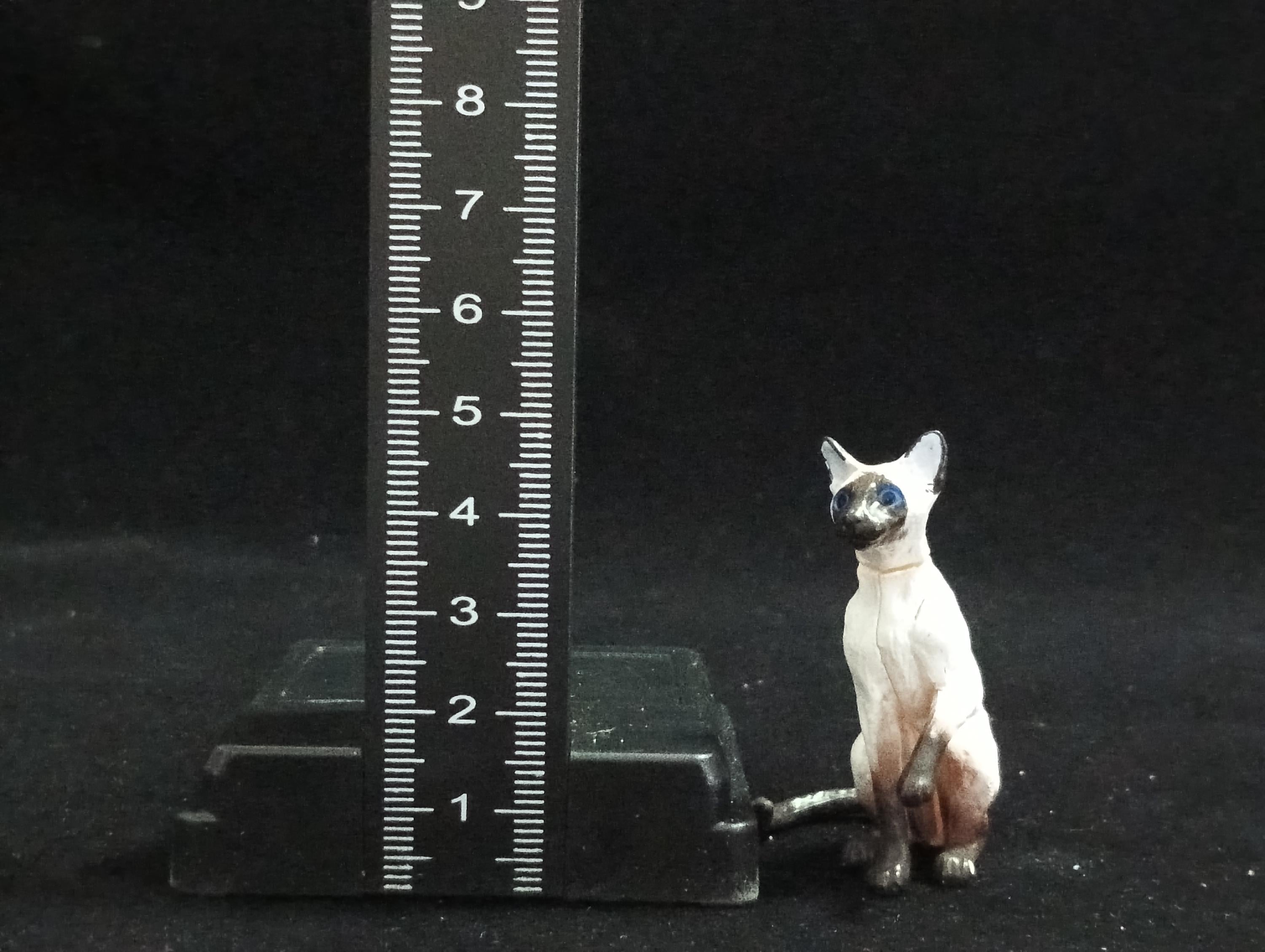 Miniature Siamese cat Figurine - Furuta