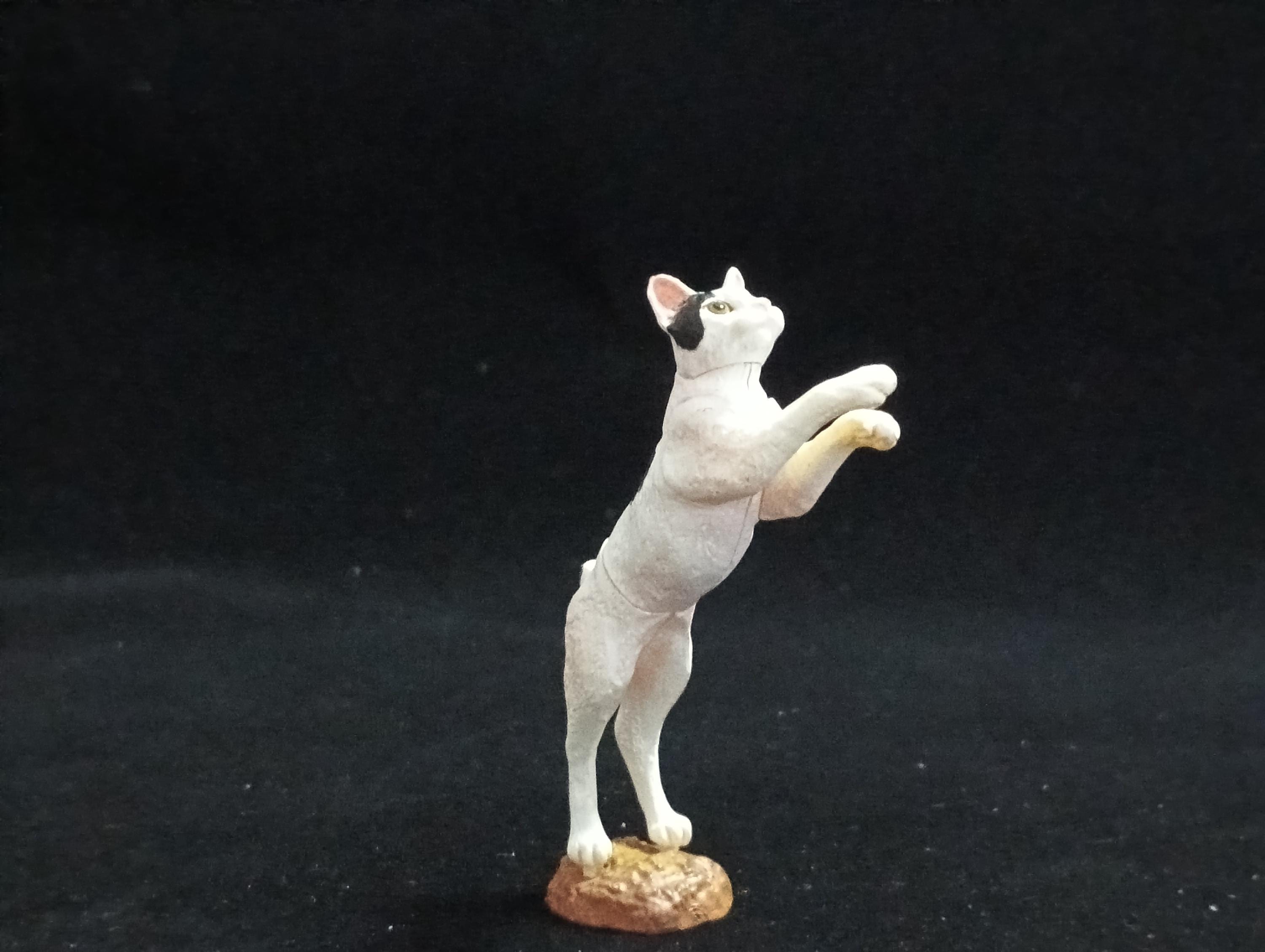 Miniature Japanese Cat  Figurine - Furuta
