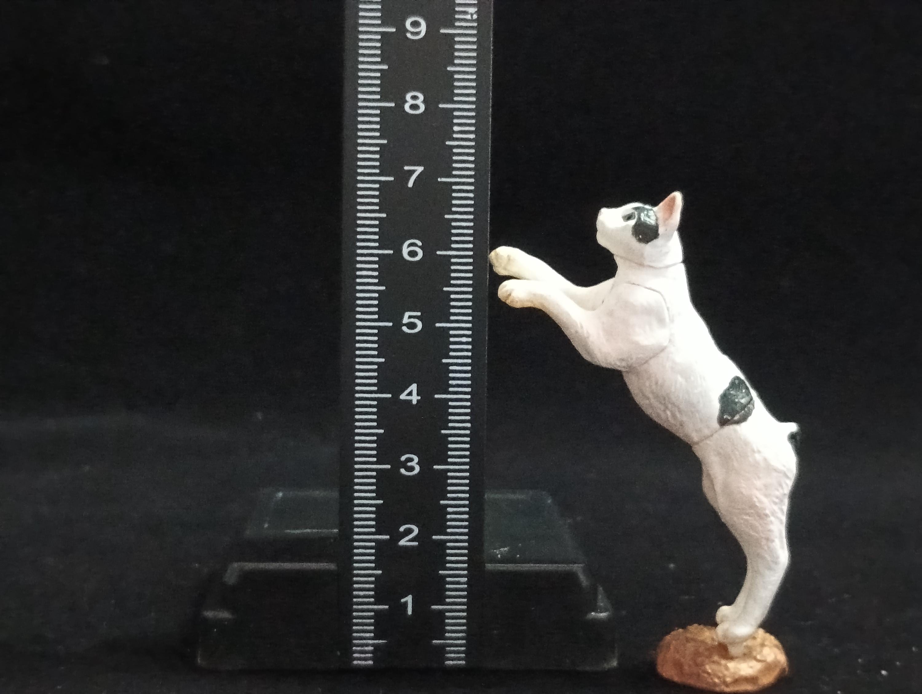 Miniature Japanese Cat  Figurine - Furuta