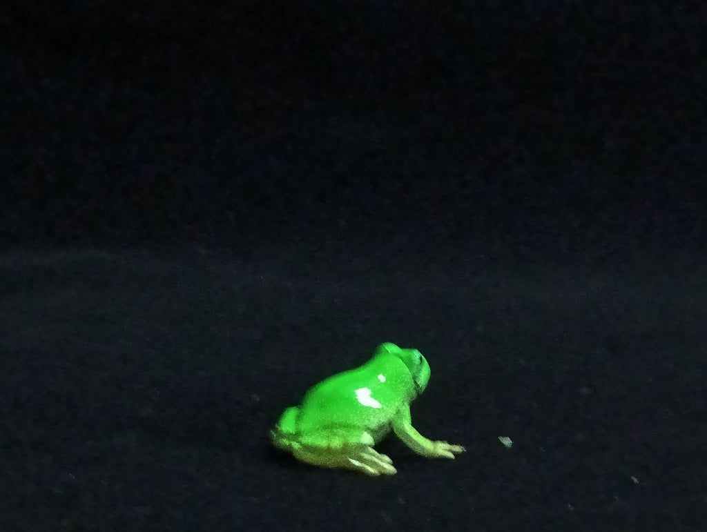 Miniature Japanese tree frog Figurine - Furuta