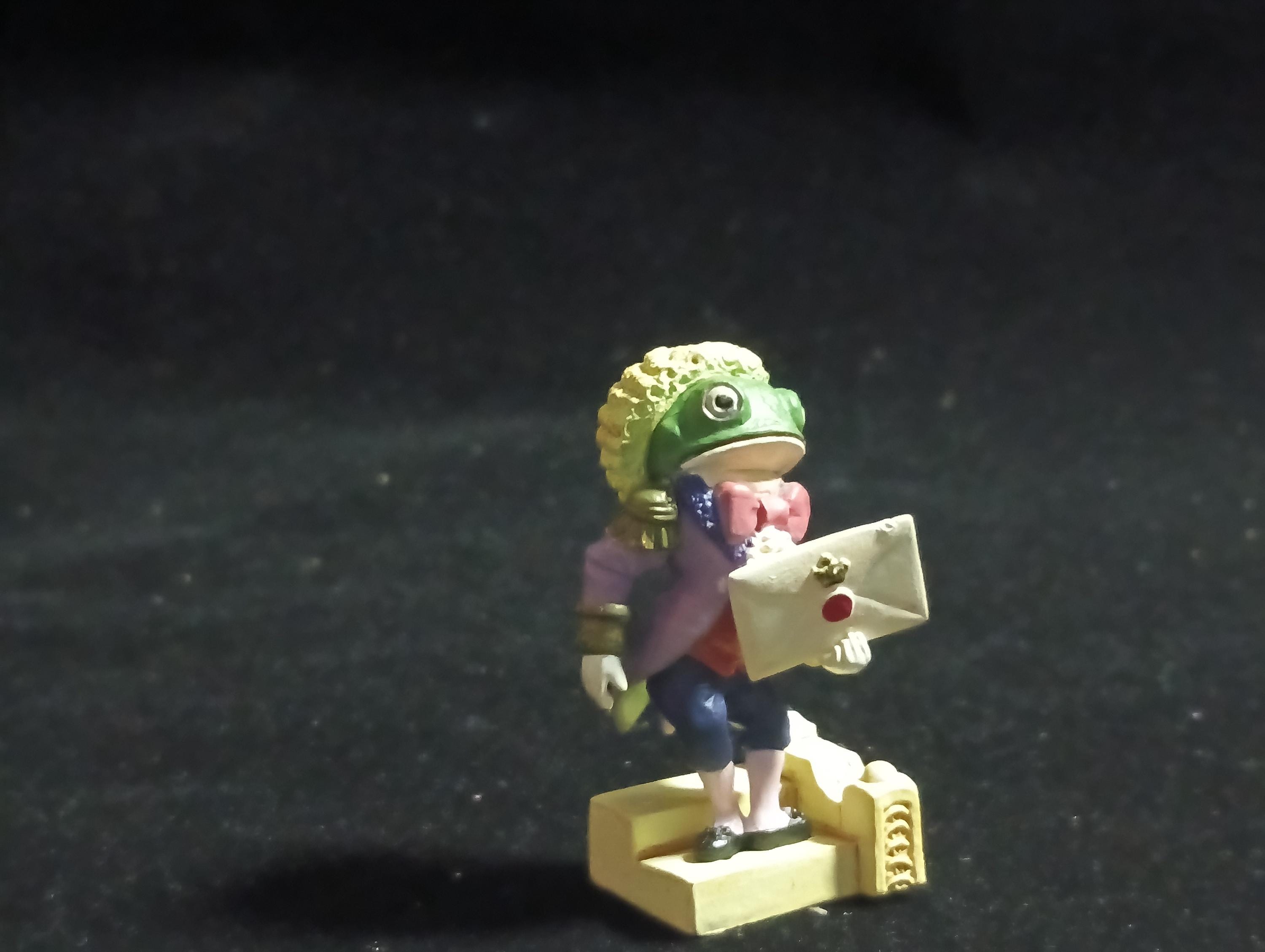 Kaiyodo Alice in Wonderland Frog Servant with Letter mini figure Vintage 2002 Kaiyodo
