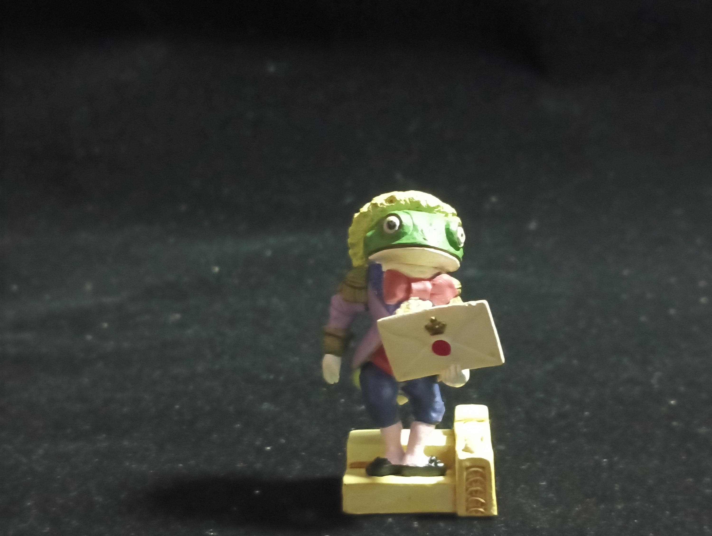 Kaiyodo Alice in Wonderland Frog Servant with Letter mini figure Vintage 2002 Kaiyodo
