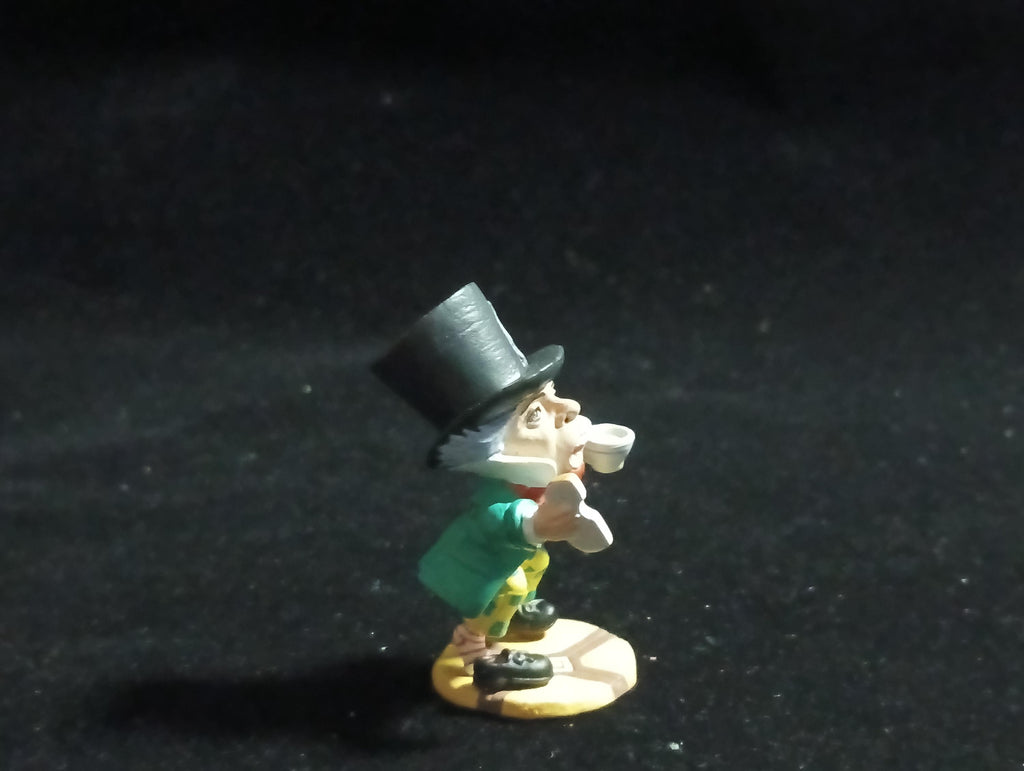 Kaiyodo Alice in Wonderland Frog MAD HATTER mini figure Vintage 2002 Kaiyodo