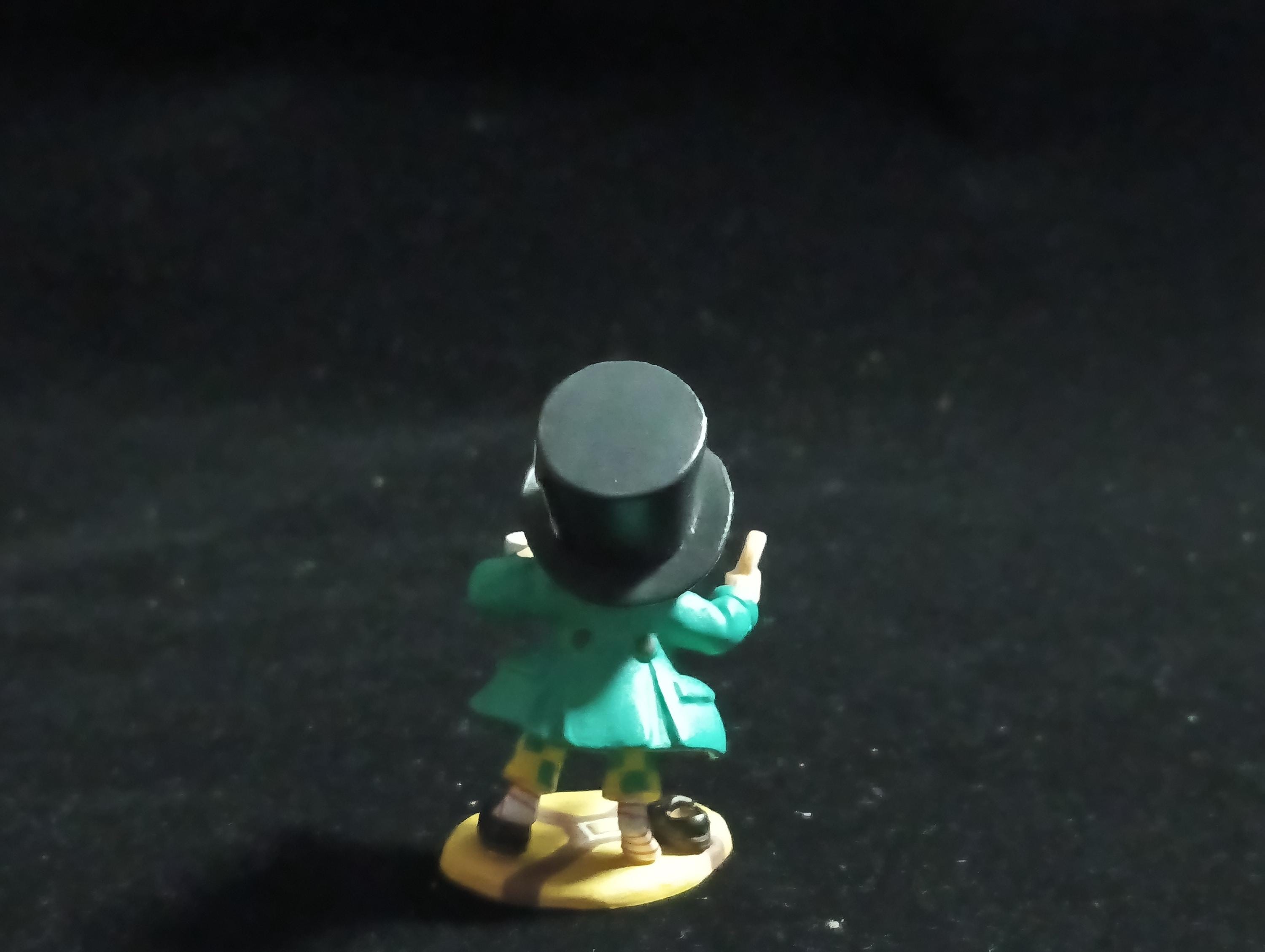 Kaiyodo Alice in Wonderland Frog MAD HATTER mini figure Vintage 2002 Kaiyodo