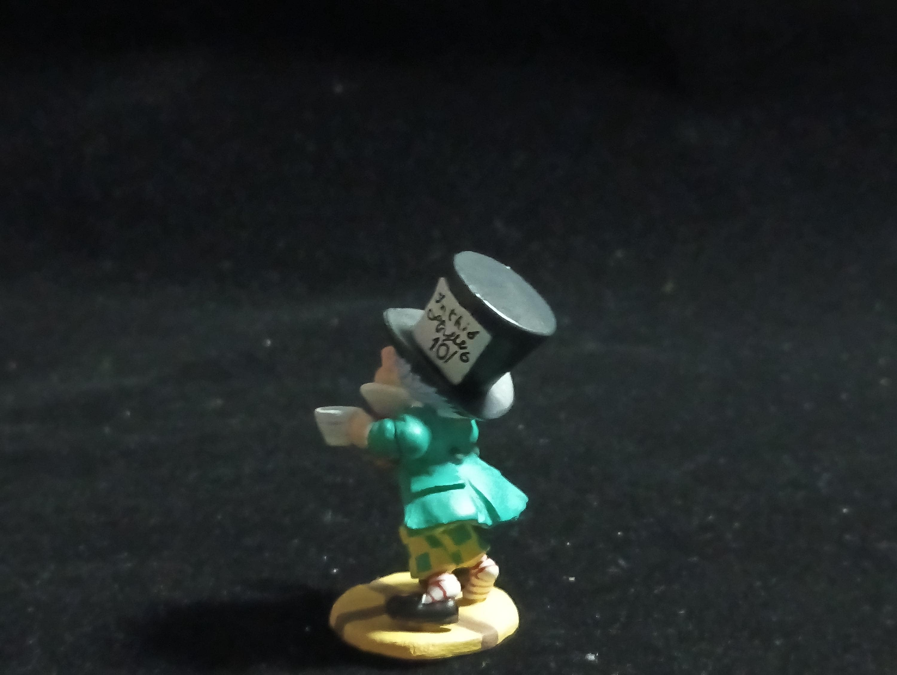 Kaiyodo Alice in Wonderland Frog MAD HATTER mini figure Vintage 2002 Kaiyodo