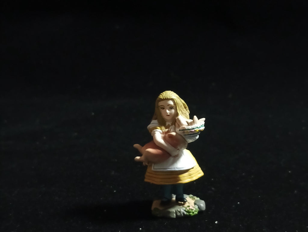 Kaiyodo Alice in Wonderland Alice And The Piggy  mini figure Vintage 2002 Kaiyodo