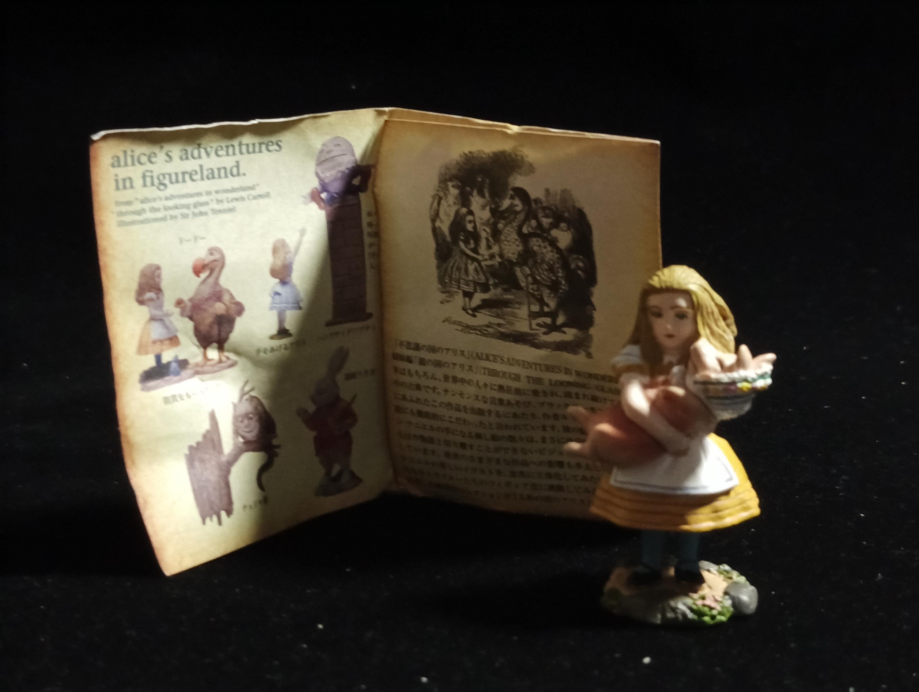 Kaiyodo Alice in Wonderland Alice And The Piggy  mini figure Vintage 2002 Kaiyodo