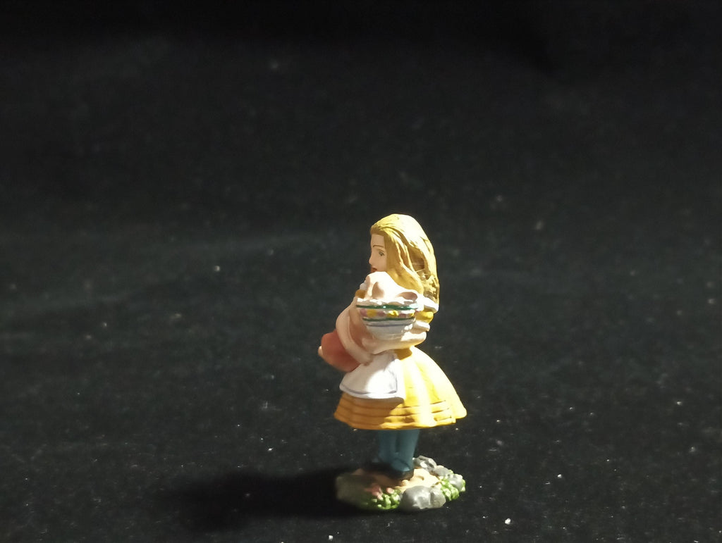 Kaiyodo Alice in Wonderland Alice And The Piggy  mini figure Vintage 2002 Kaiyodo