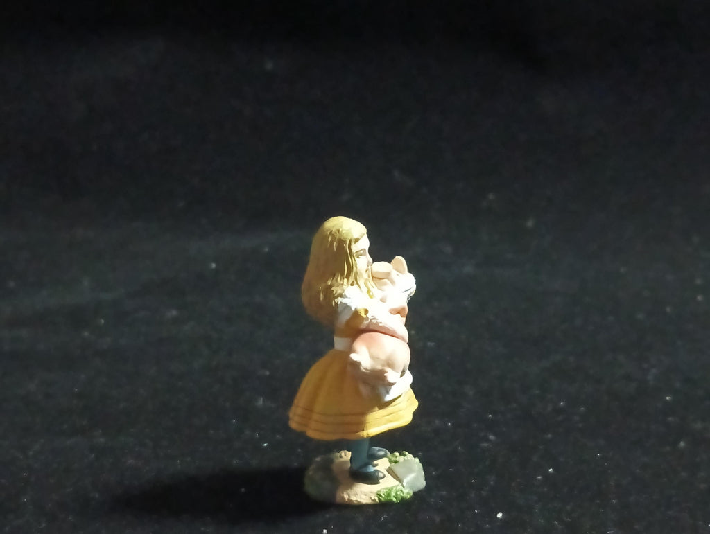Kaiyodo Alice in Wonderland Alice And The Piggy  mini figure Vintage 2002 Kaiyodo