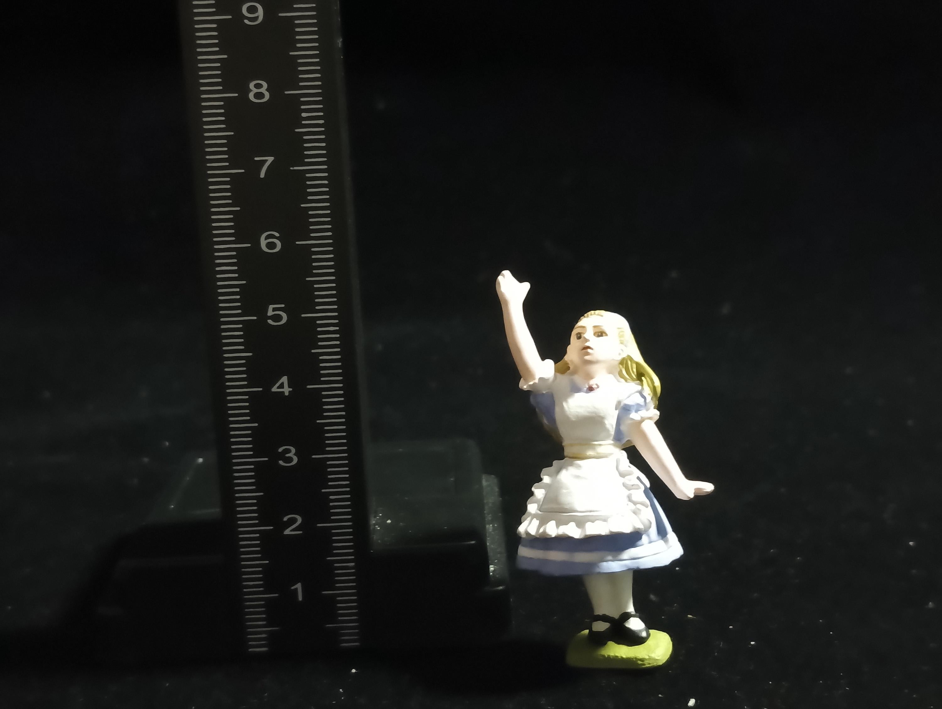 Kaiyodo Alice in Wonderland Alice Raises Her Hand mini figure Vintage 2002 Kaiyodo