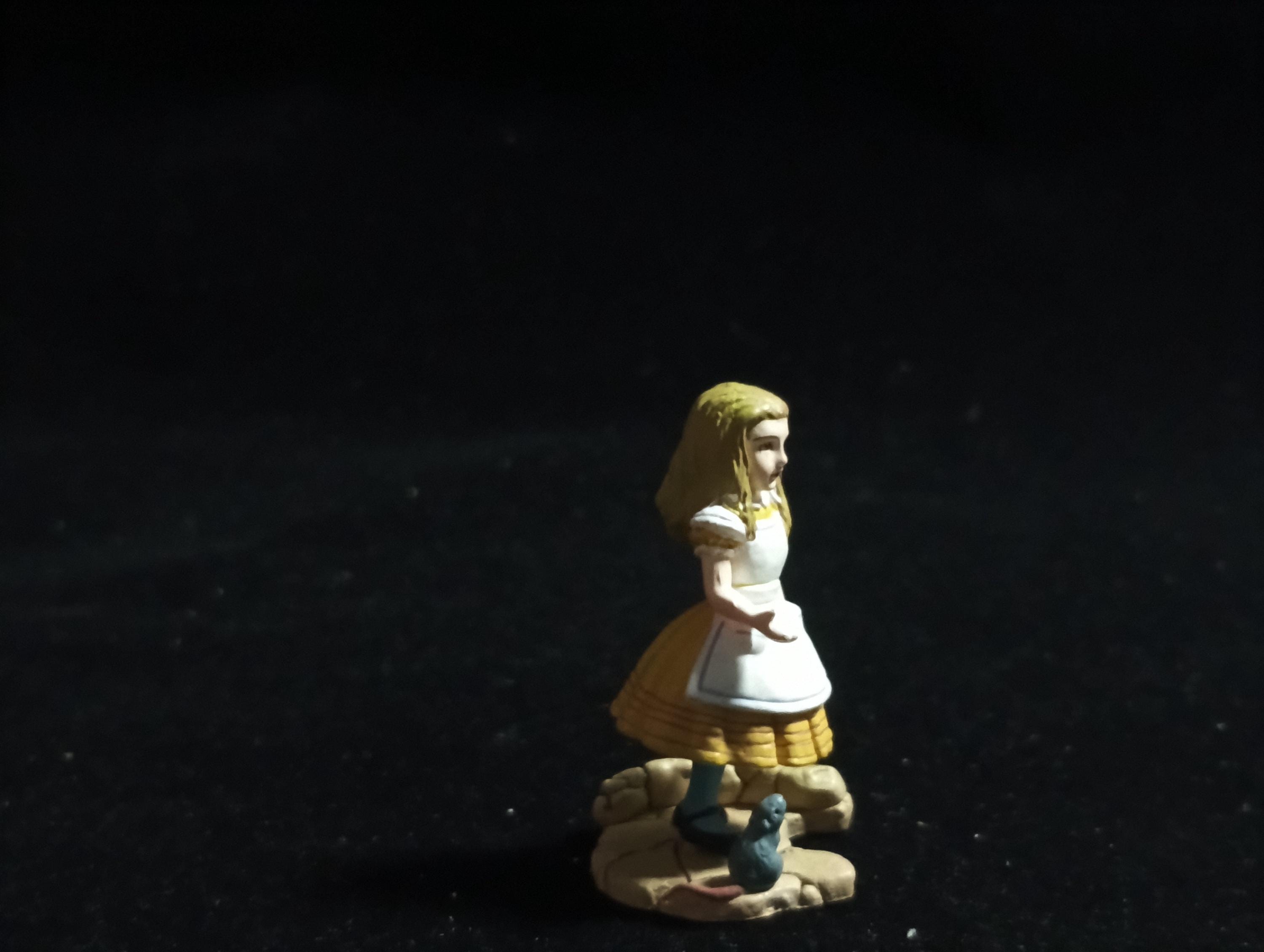 Alice In Wonderland Alice and Mouse mini figure Vintage 2002 Kaiyodo