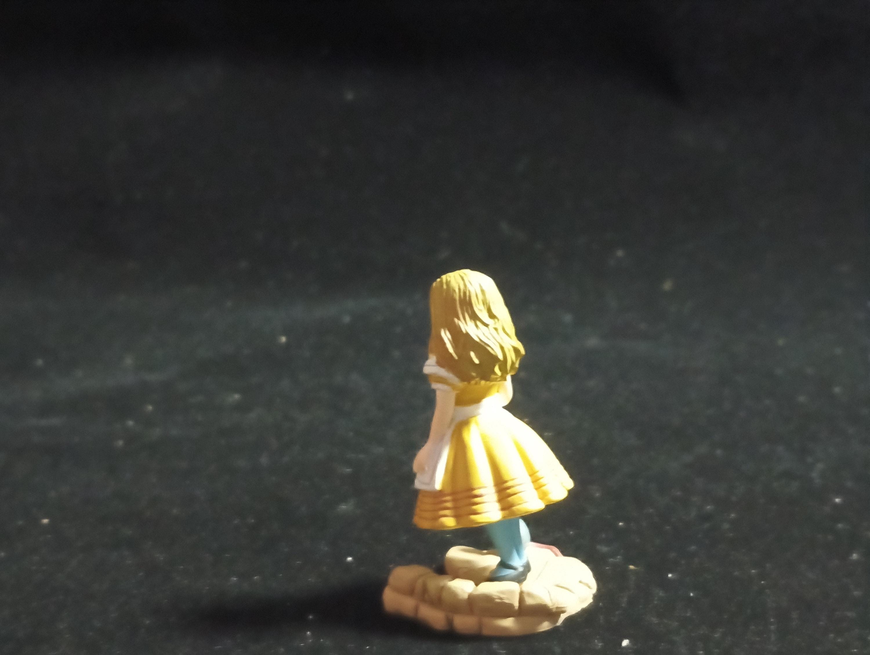 Alice In Wonderland Alice and Mouse mini figure Vintage 2002 Kaiyodo