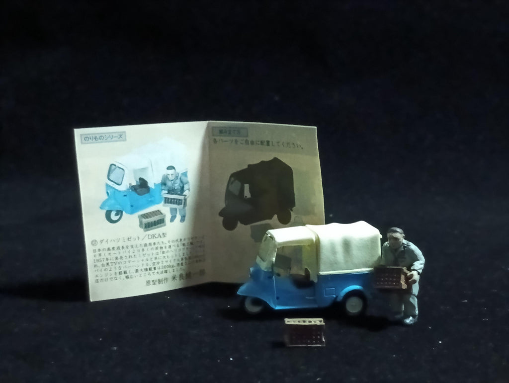 Miniature tricycle and delivery man figure diorama Showa retro Kaiyodo