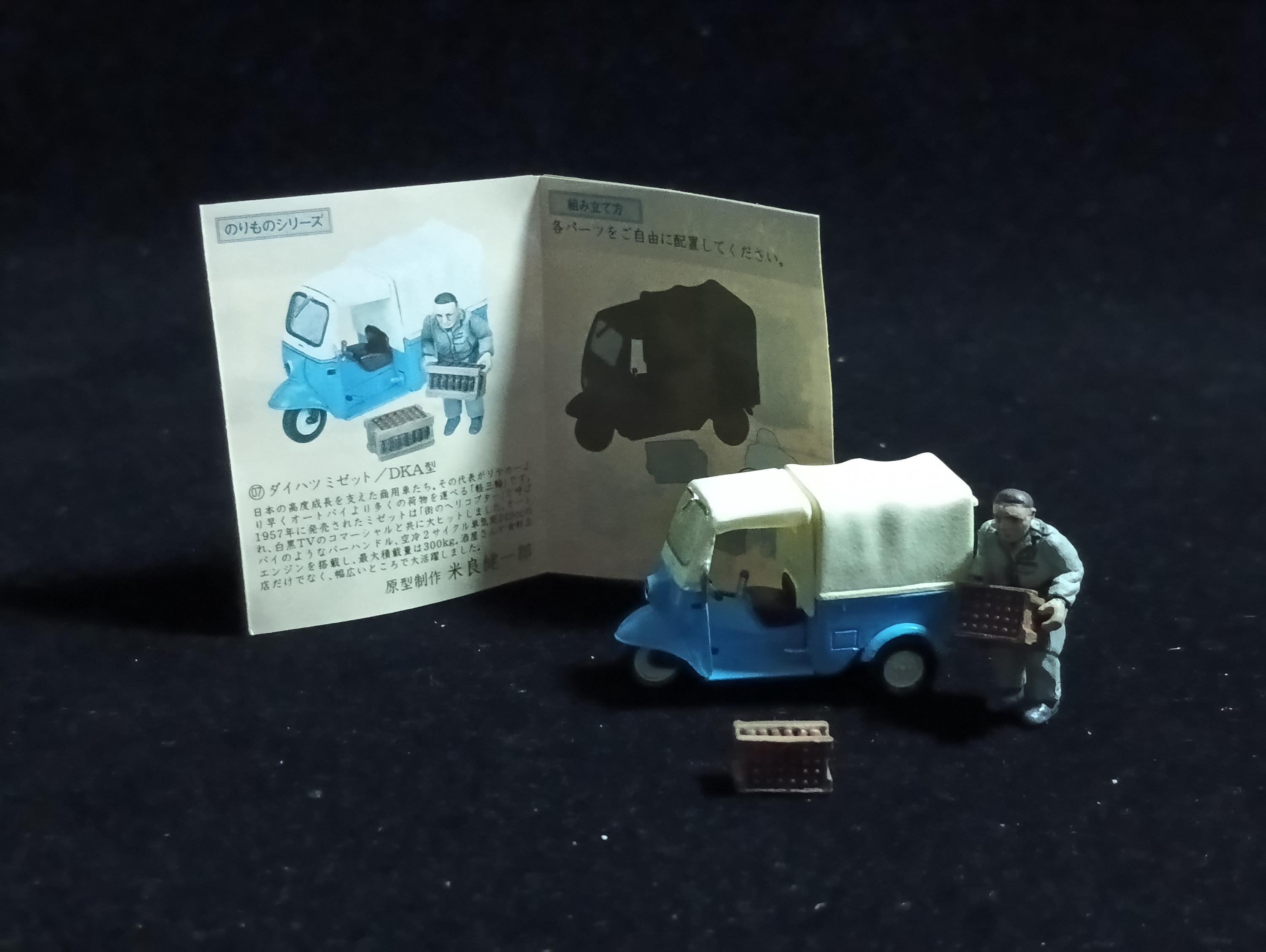 Miniature tricycle and delivery man figure diorama Showa retro Kaiyodo